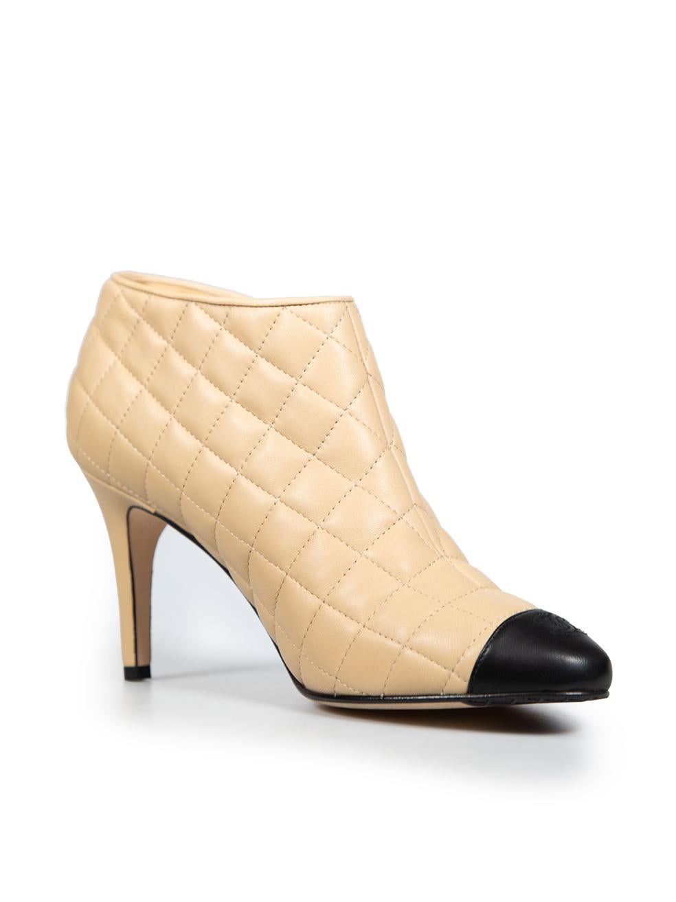 CONDITION is Very good. Minimal wear to boots is evident. Light discolouration mark on the back counter of the right shoe this used Chanel designer resale item.
 
 
 
 Details
 
 
 Beige
 
 Leather
 
 Ankle boots
 
 High heeled
 
 Black logo cap