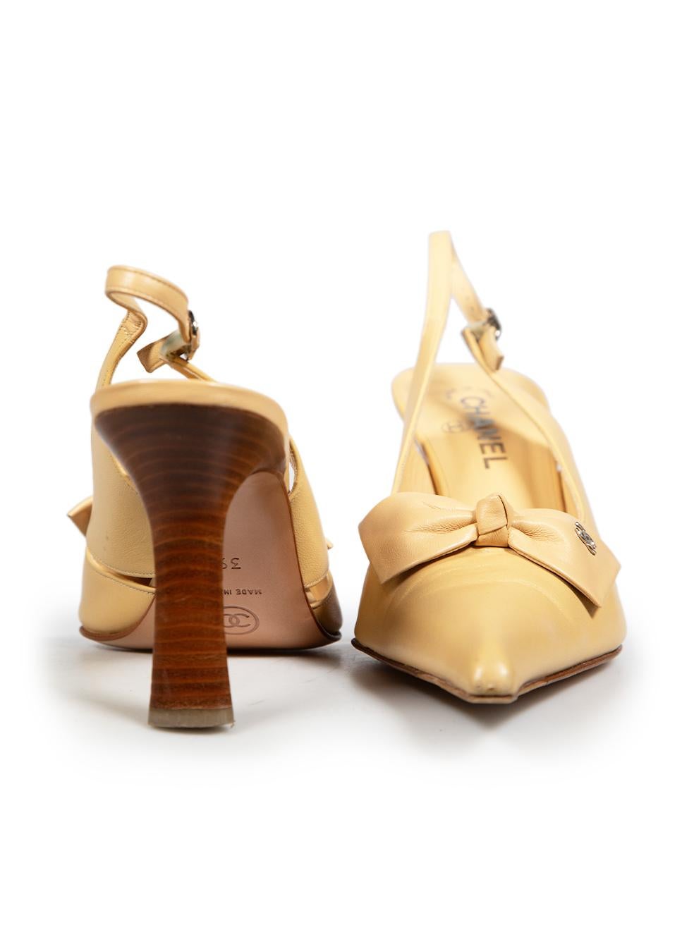 Arancia Chanel Beige Pelle CC Bow Heels Taglia IT 39.5 in vendita