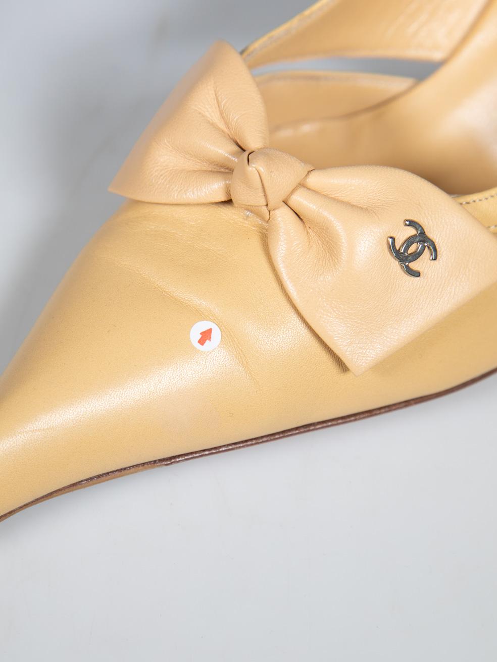 Donna Chanel Beige Pelle CC Bow Heels Taglia IT 39.5 in vendita