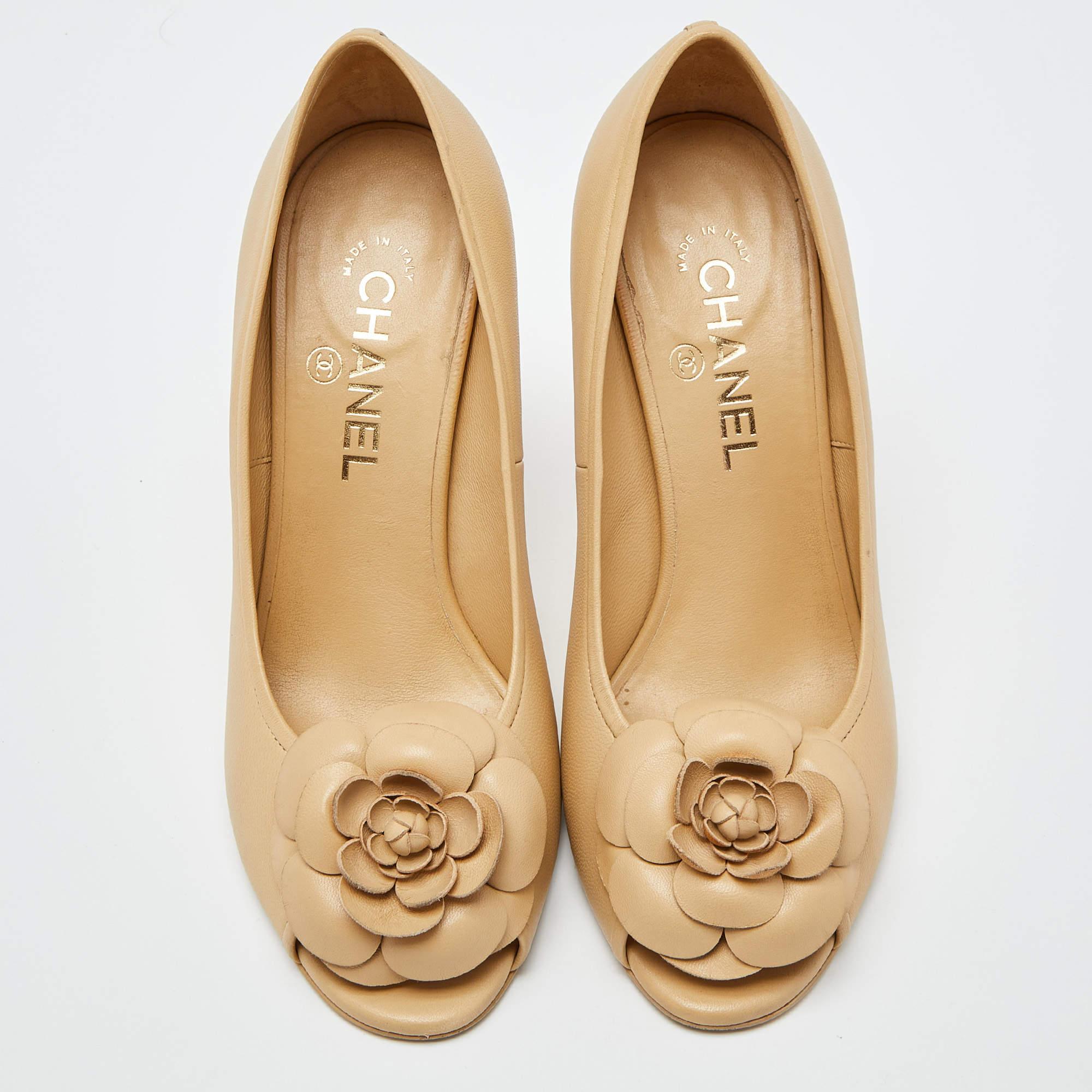 Chanel Beige Leather CC Camellia Peep Toe Pumps Size 39 In Fair Condition In Dubai, Al Qouz 2
