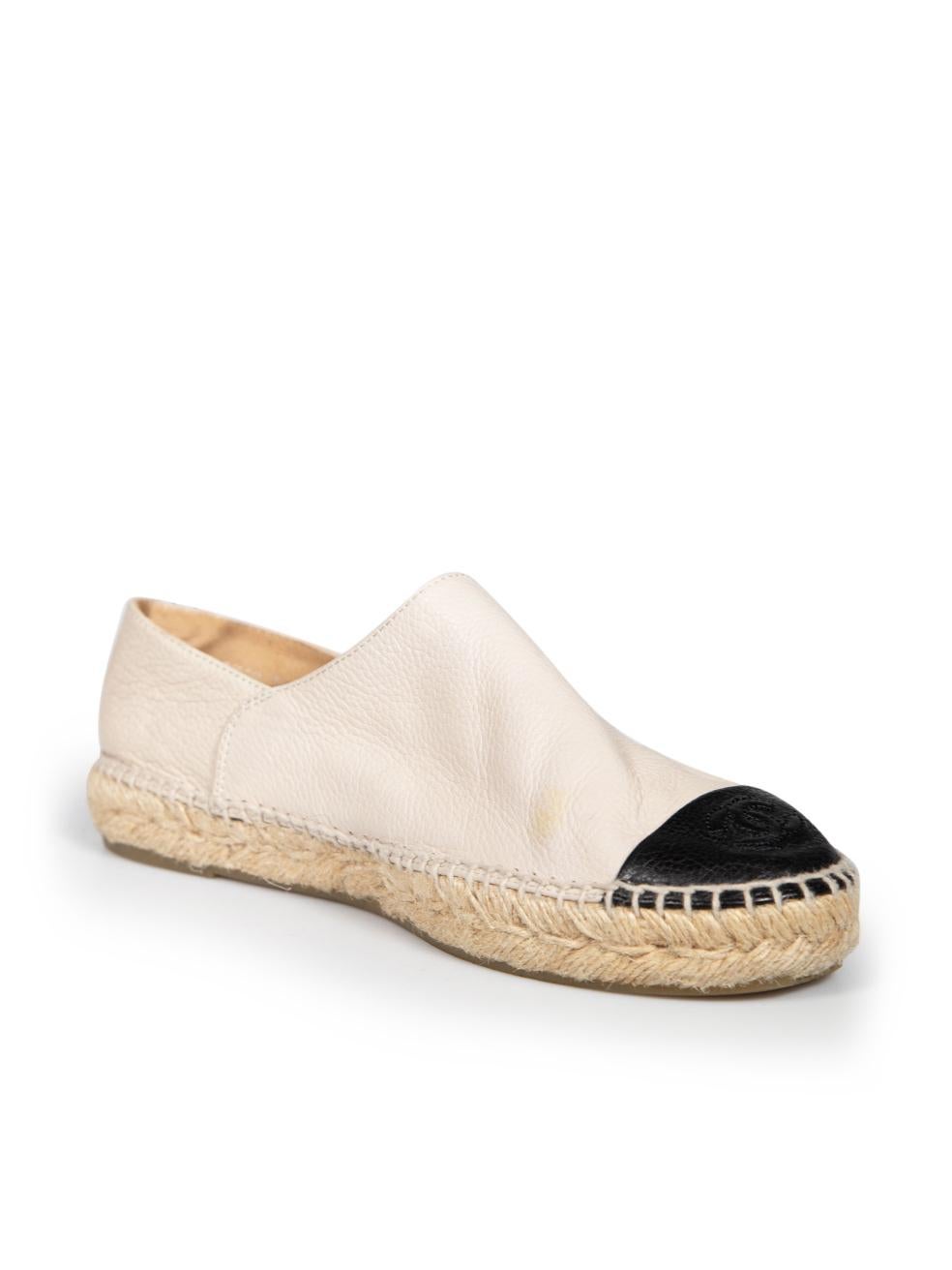 CONDITION is Good. Minor wear to espadrilles is evident. Light discoloured marks to uppers of both shoes on this used Chanel designer resale item.
 
 
 
 Details
 
 
 Beige
 
 Leather
 
 Espadrilles
 
 Flat
 
 Round toe
 
 Jute sole
 
 Black leather