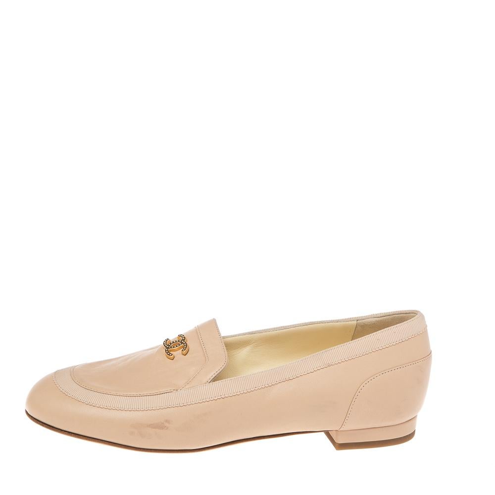 Functional and stylish, Chanel's collections capture the effortless, nonchalant finesse of the modern woman. Crafted from leather in a beige shade, these loafers are so comfortable you'll never want to take them off. They are topped with the CC logo