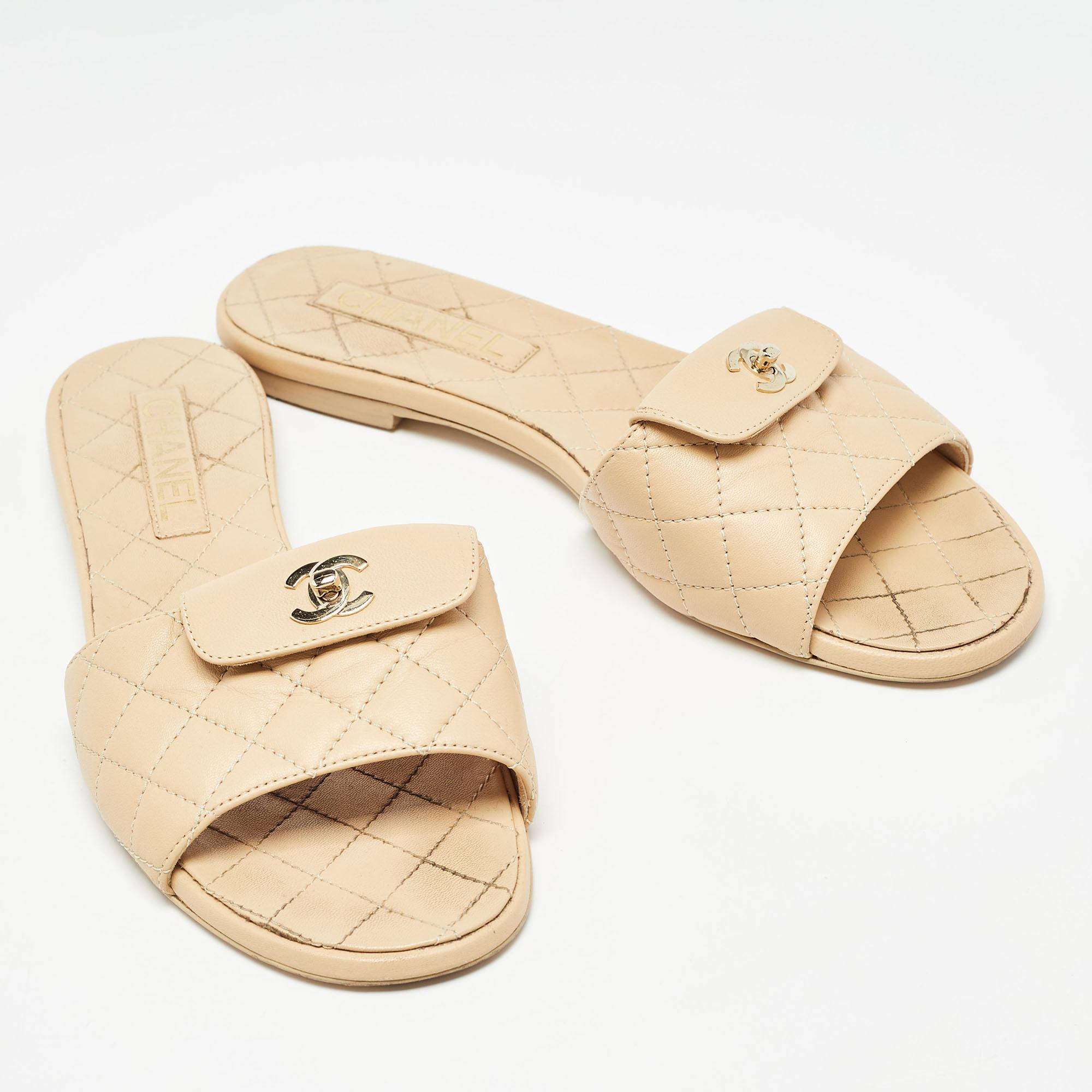Women's Chanel Beige Leather CC Turnlock Flat Slide Size 40