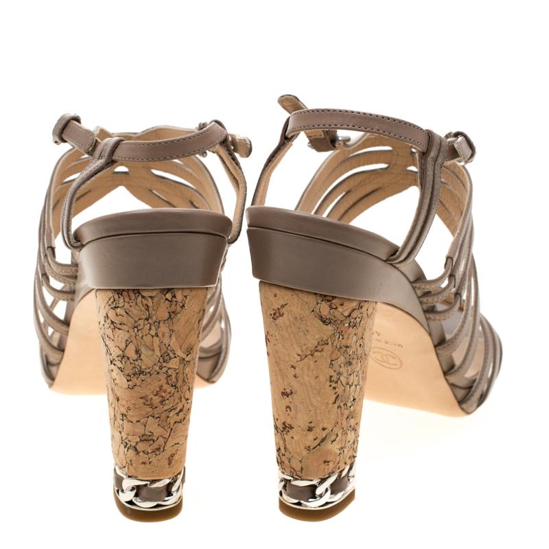 Chanel Beige Leather Chain Embellished Cork Heel Strappy Sandals Size 40 In New Condition In Dubai, Al Qouz 2
