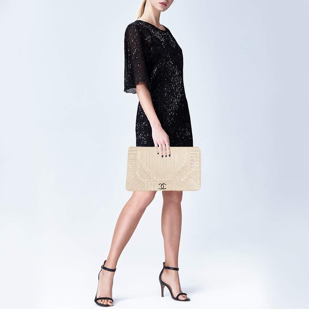 Chanel Beige Leather Coco Pleats Flap Clutch In Excellent Condition For Sale In Dubai, Al Qouz 2