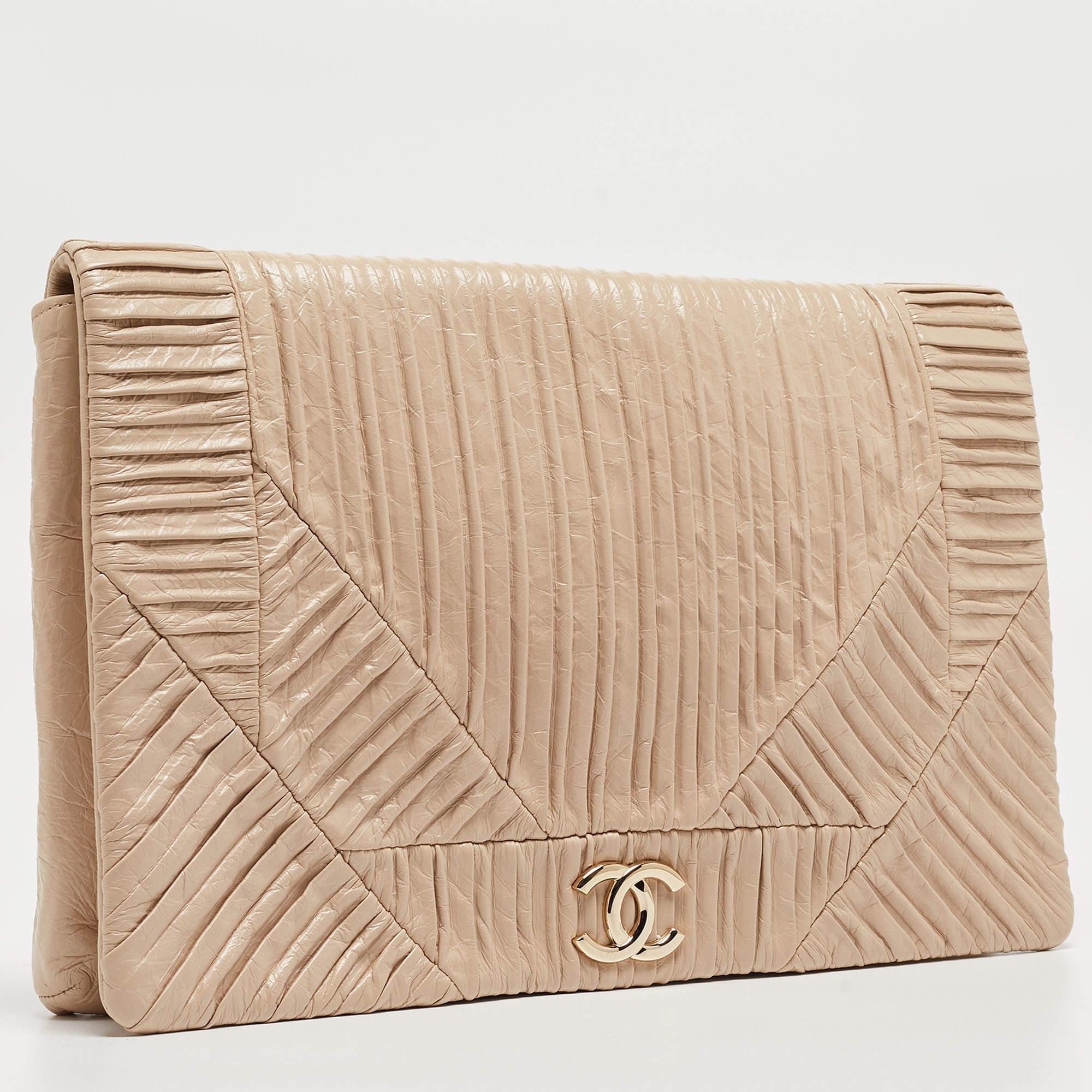 Women's Chanel Beige Leather Coco Pleats Flap Clutch For Sale