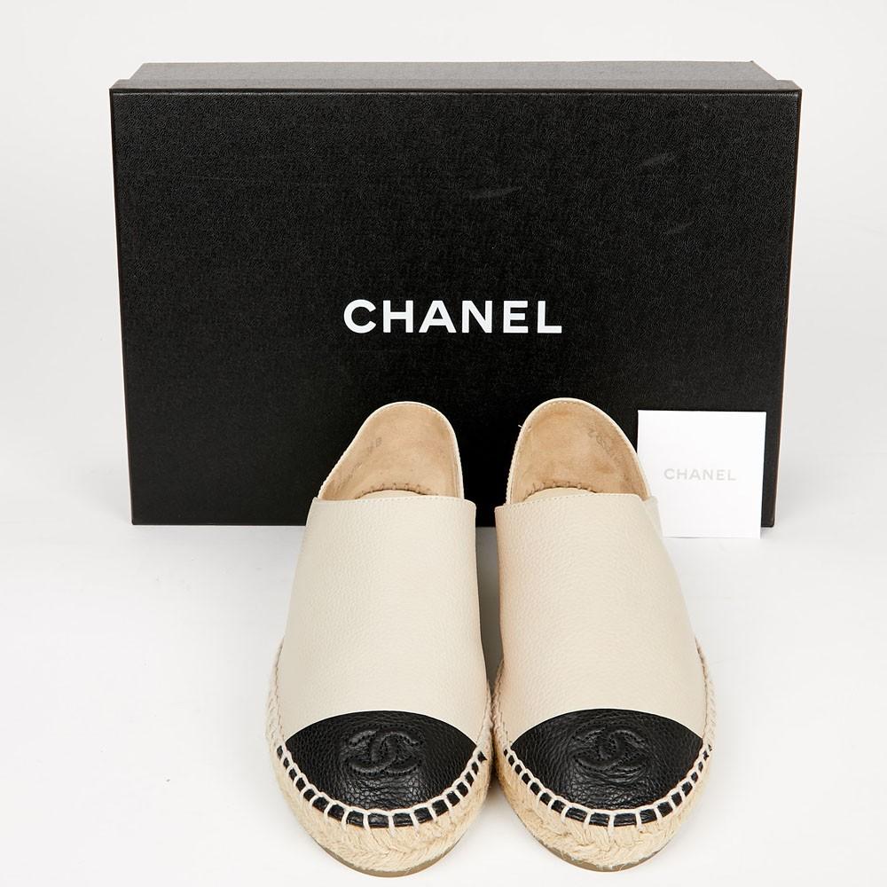 Chanel beige leather espadrilles T36 

Stay chic during the summer with those never worn Chanel two-toned espadrilles. Mixing the iconic Chanel beige and black color, those shoes will come with the box. They are made of calf leather, size 36, in