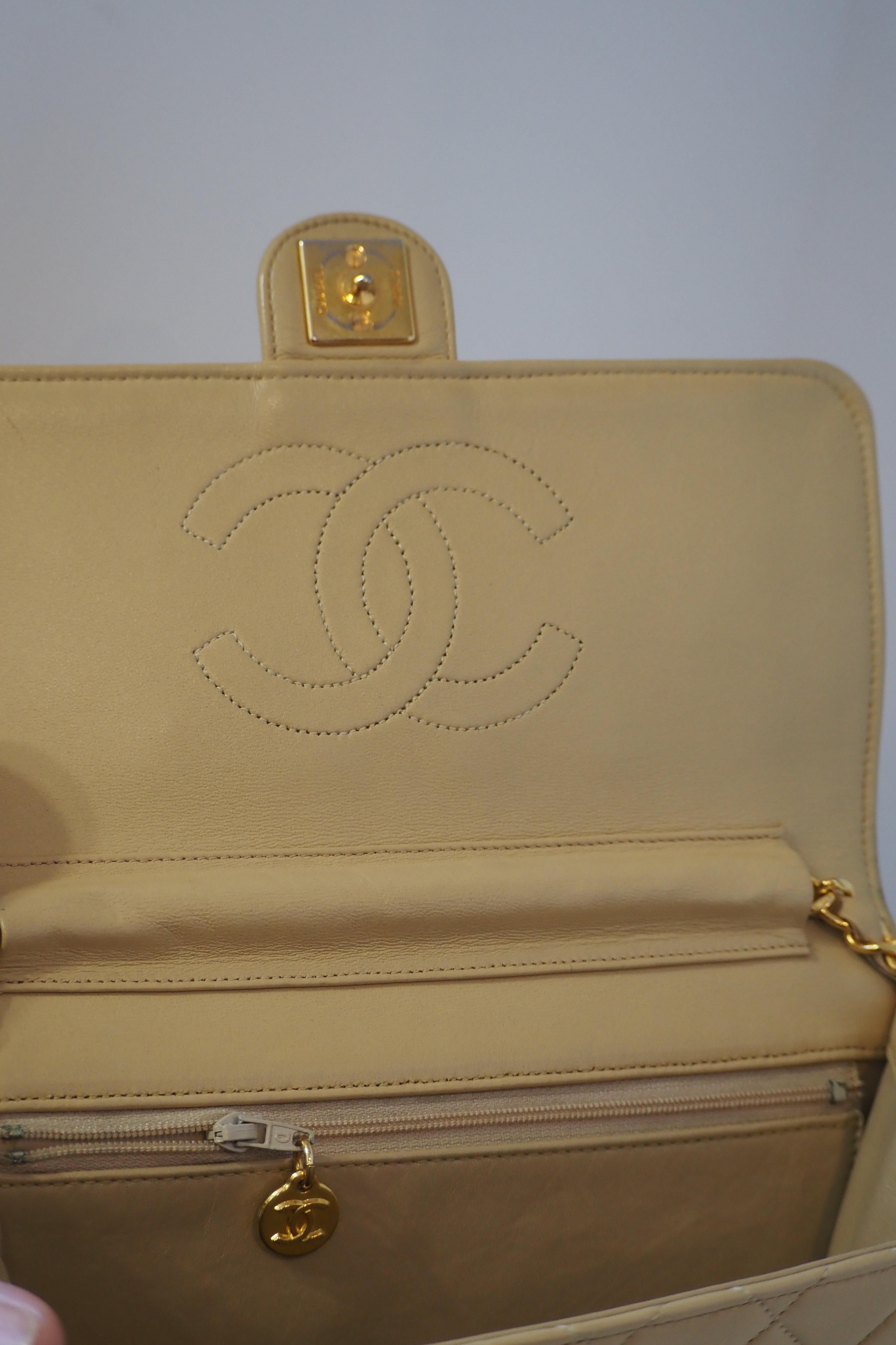 Chanel beige leather gold hardware shoulder handle bag 10
