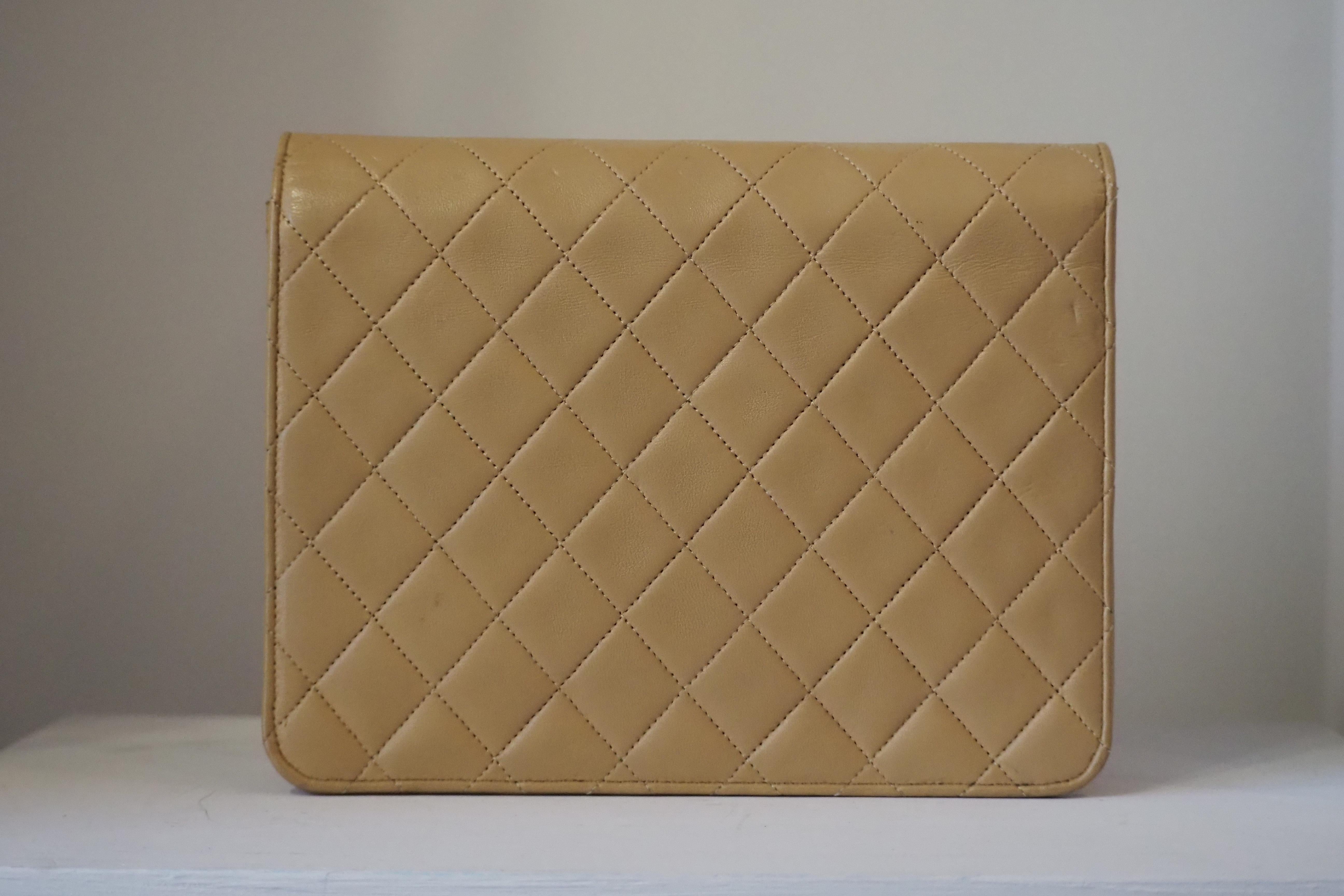 Chanel beige leather gold hardware shoulder handle bag 2
