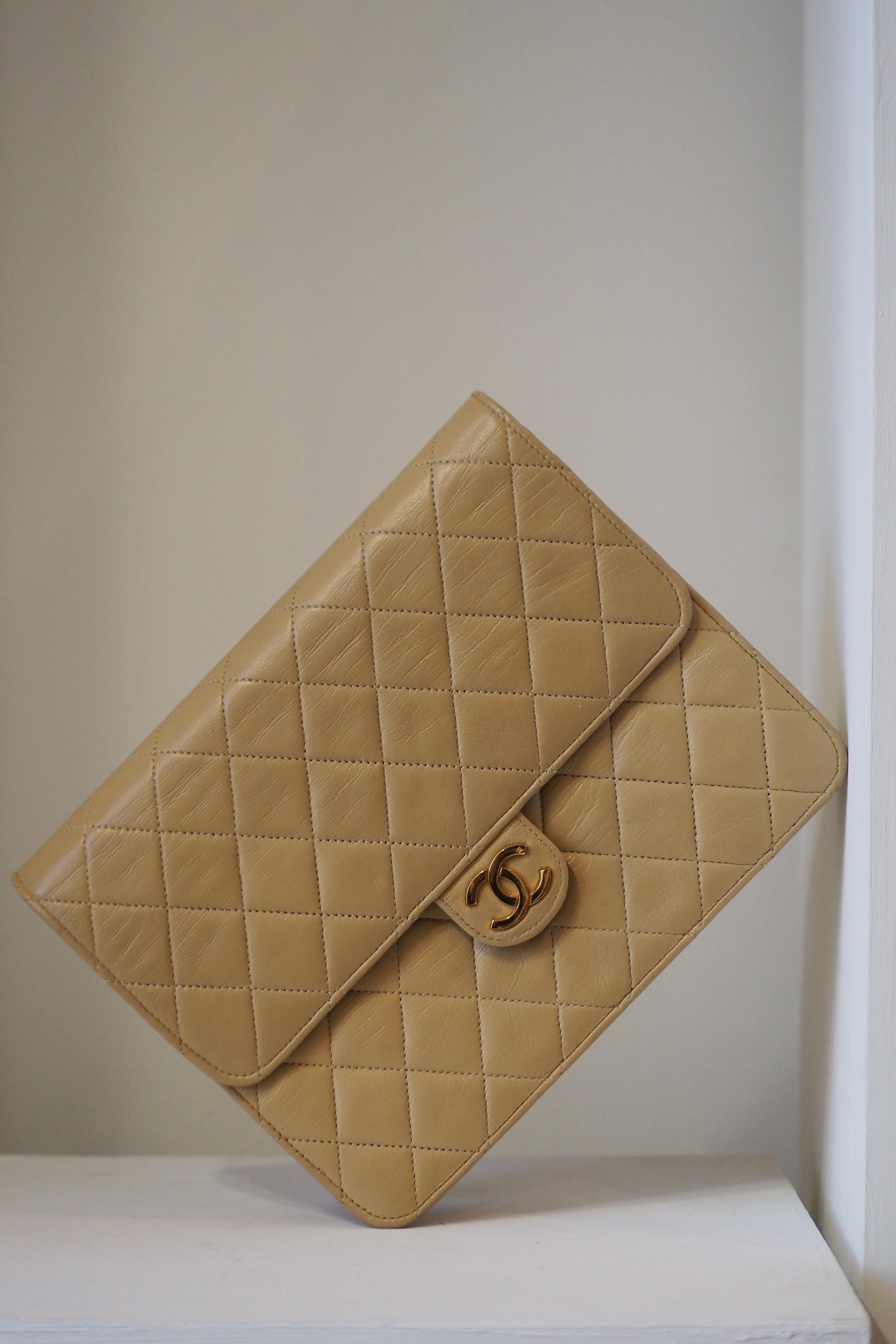 Chanel beige leather gold hardware shoulder handle bag 3