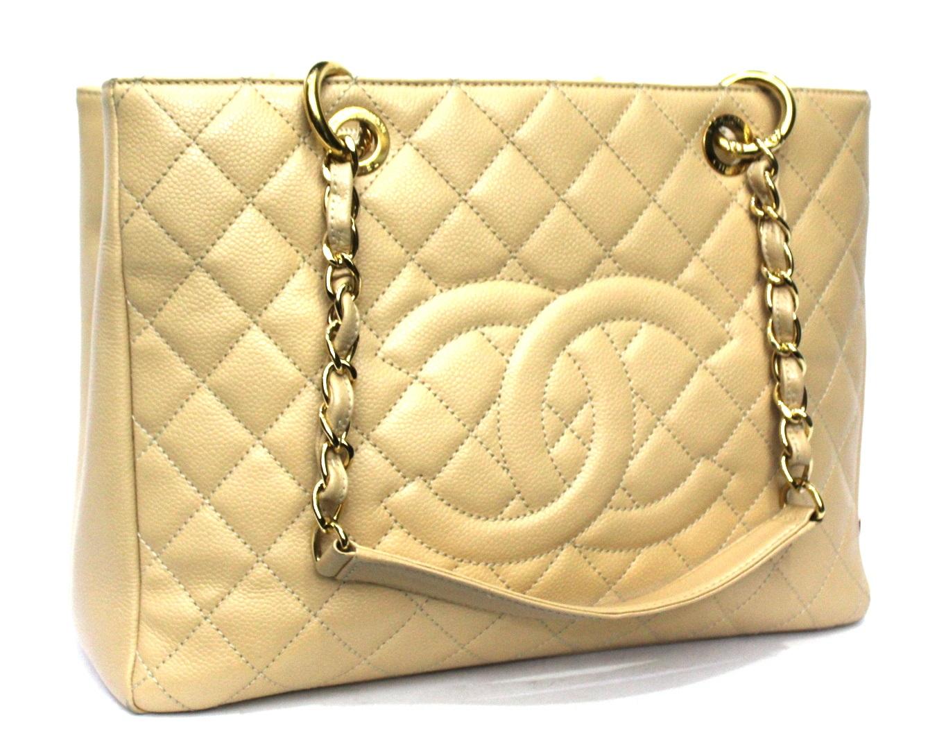 This elegant Chanel bag will be your new favorite bag.
It is part of the classic Chanel collection that continuously increases in value.
It is made of beige quilted lambskin with logo on the front and gold hardware.
The bag has some stains inside