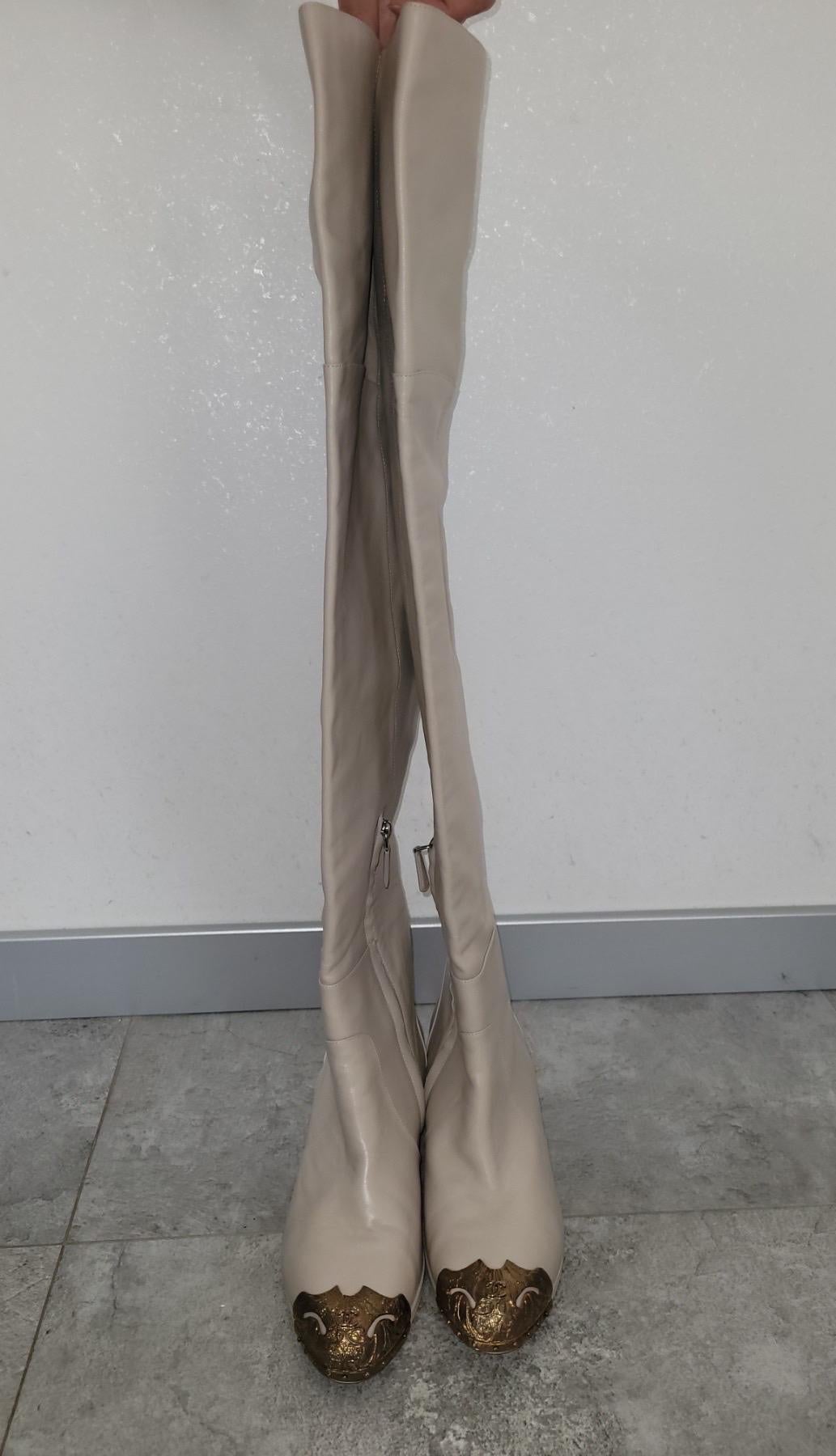 Chanel Beige Cuero Paris Dallas Metal Cap Toe Thigh High Boots/Bootie Sz. 40 en venta 8