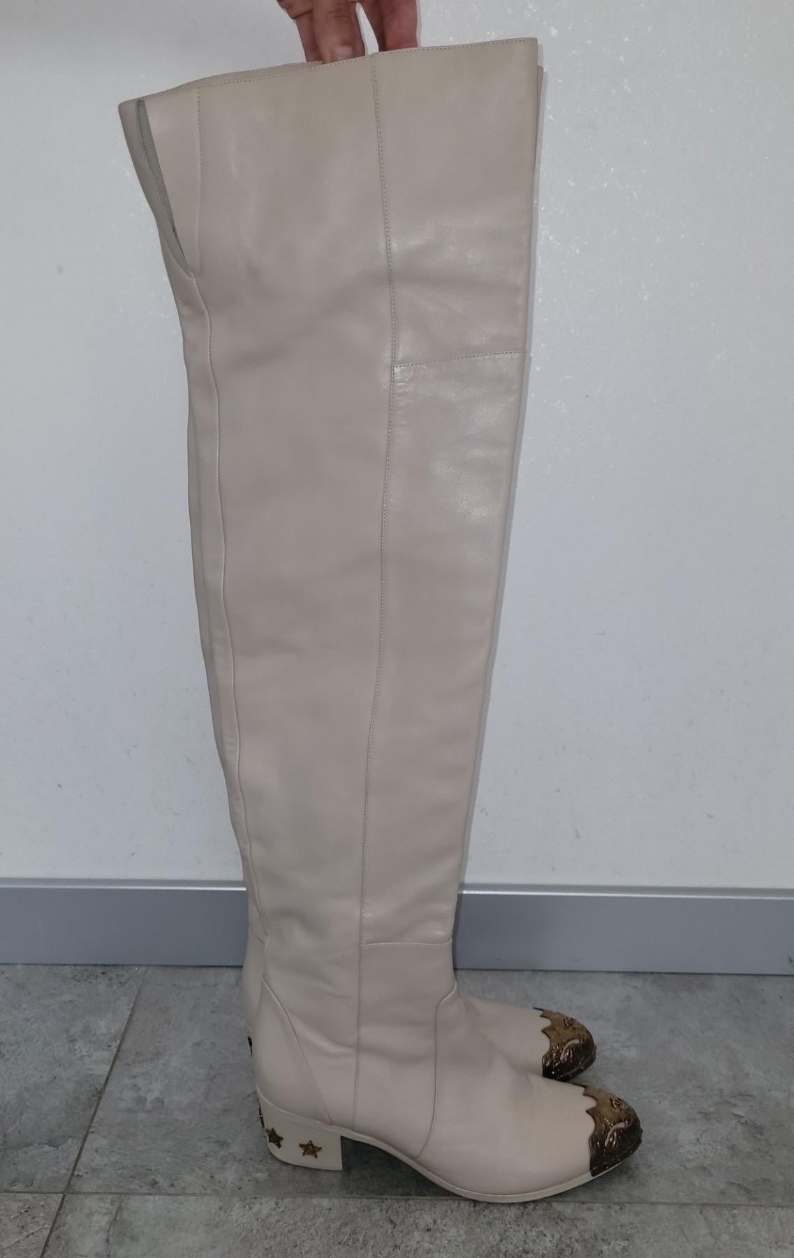 Chanel Beige Cuero Paris Dallas Metal Cap Toe Thigh High Boots/Bootie Sz. 40 en venta 11