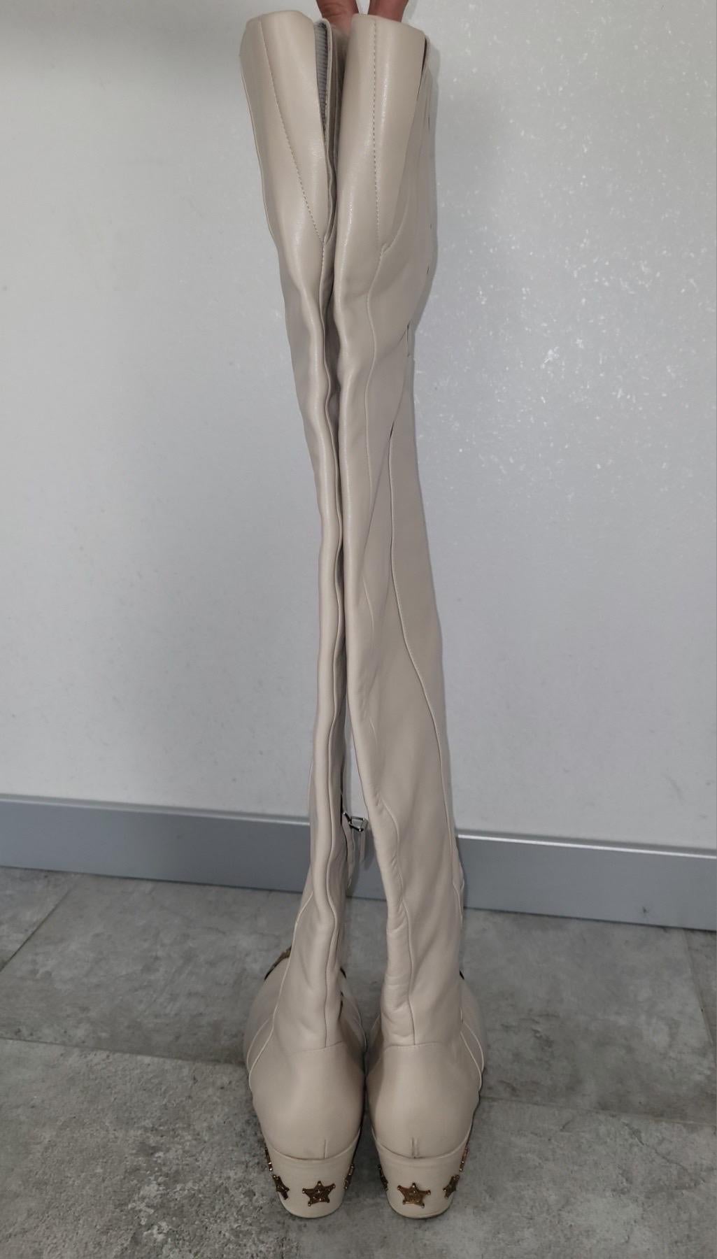 Chanel Beige Cuero Paris Dallas Metal Cap Toe Thigh High Boots/Bootie Sz. 40 en venta 13