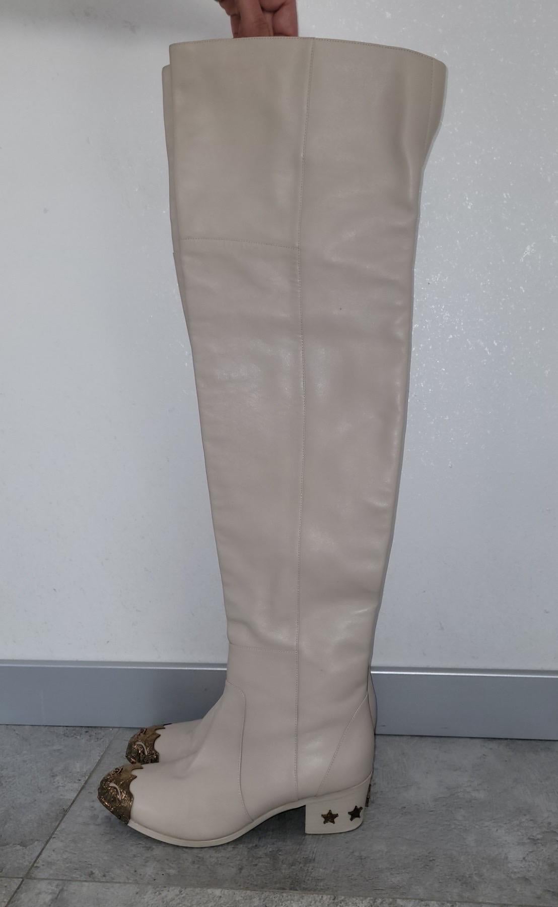 Chanel Beige Cuero Paris Dallas Metal Cap Toe Thigh High Boots/Bootie Sz. 40 en venta 14