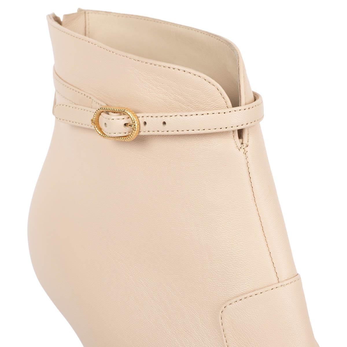 Donna Chanel, stivaletti in pelle beige con punta a spillo, scarpe 38 in vendita