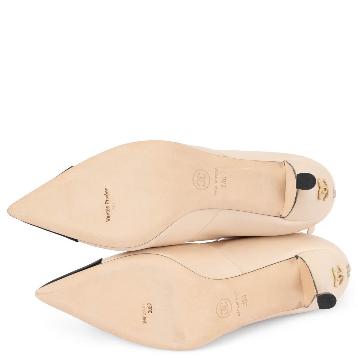 Chanel, stivaletti in pelle beige con punta a spillo, scarpe 38 in vendita 3