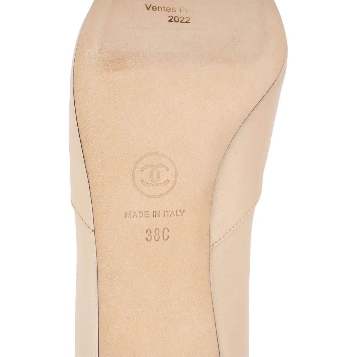 Chanel, stivaletti in pelle beige con punta a spillo, scarpe 38 in vendita 4