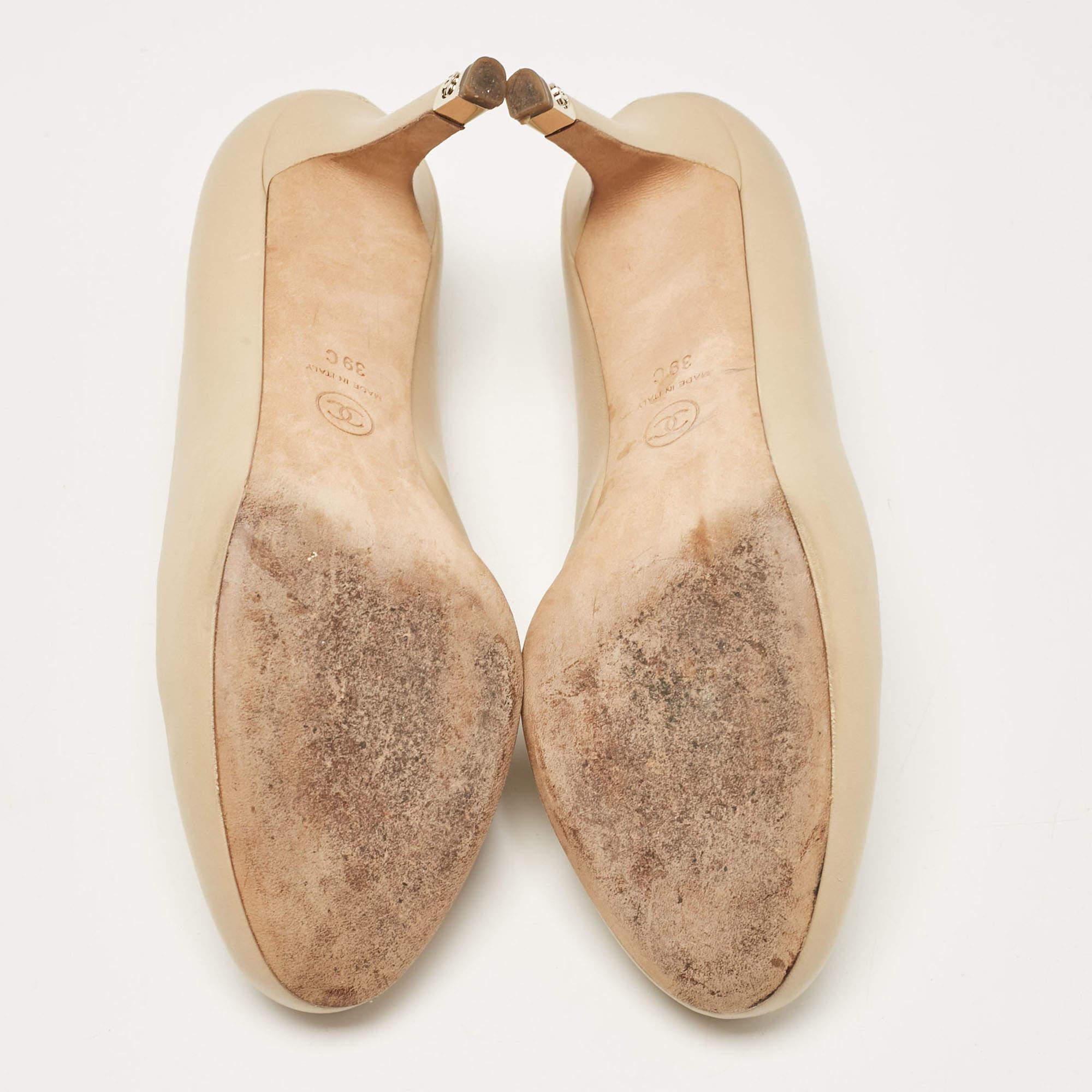 Chanel Beige Leather Round Toe Pumps Size 39 For Sale 2