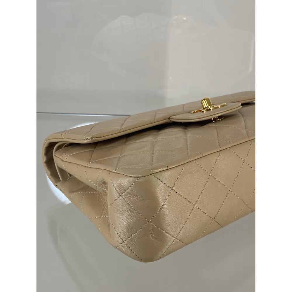 Chanel Beige leather timeless shoulder bag
gold tone hardware
measurements: 23*14,5 cm, 7 cm depth