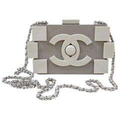 Pochette beige Légo de Chanel