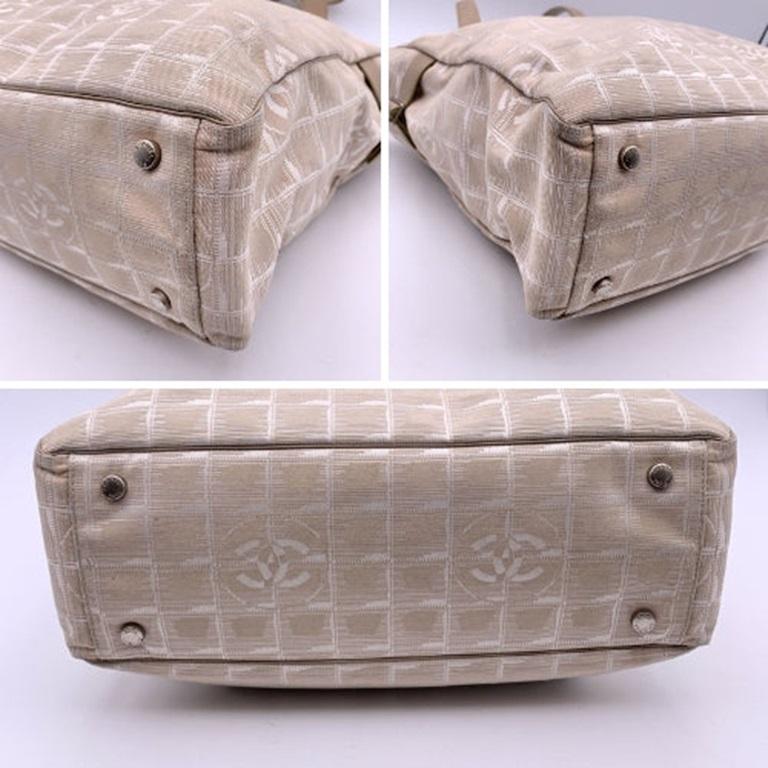 Chanel Beige Nylon New Travel Line Tote Shoulder Bag 2000s In Good Condition For Sale In Rome, Rome