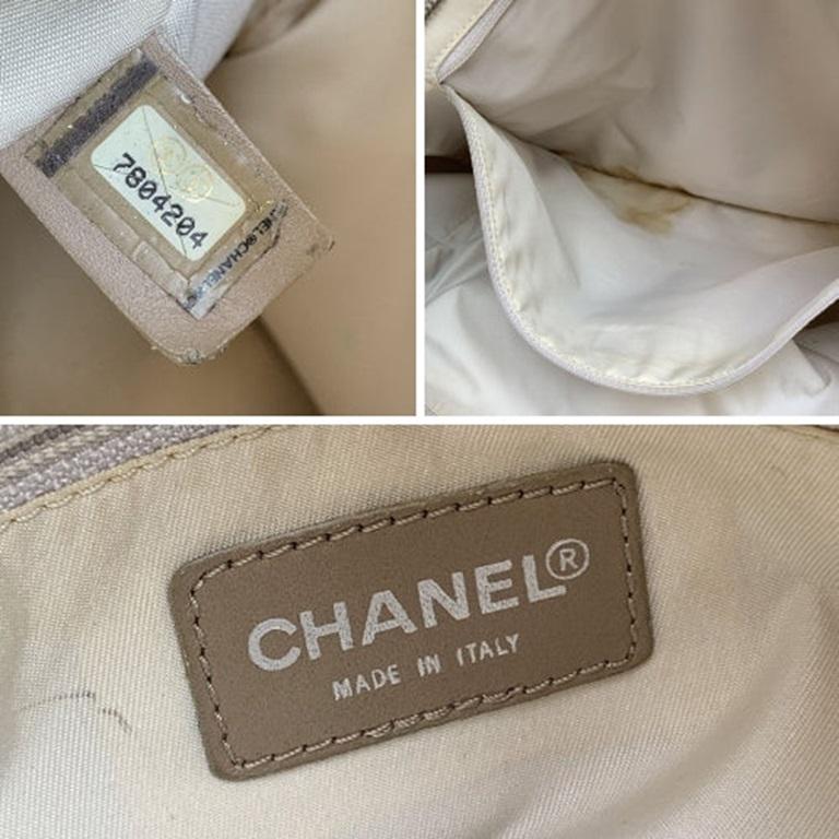 Chanel Beige Nylon New Travel Line Tote Umhängetasche 2000er Jahre Damen im Angebot