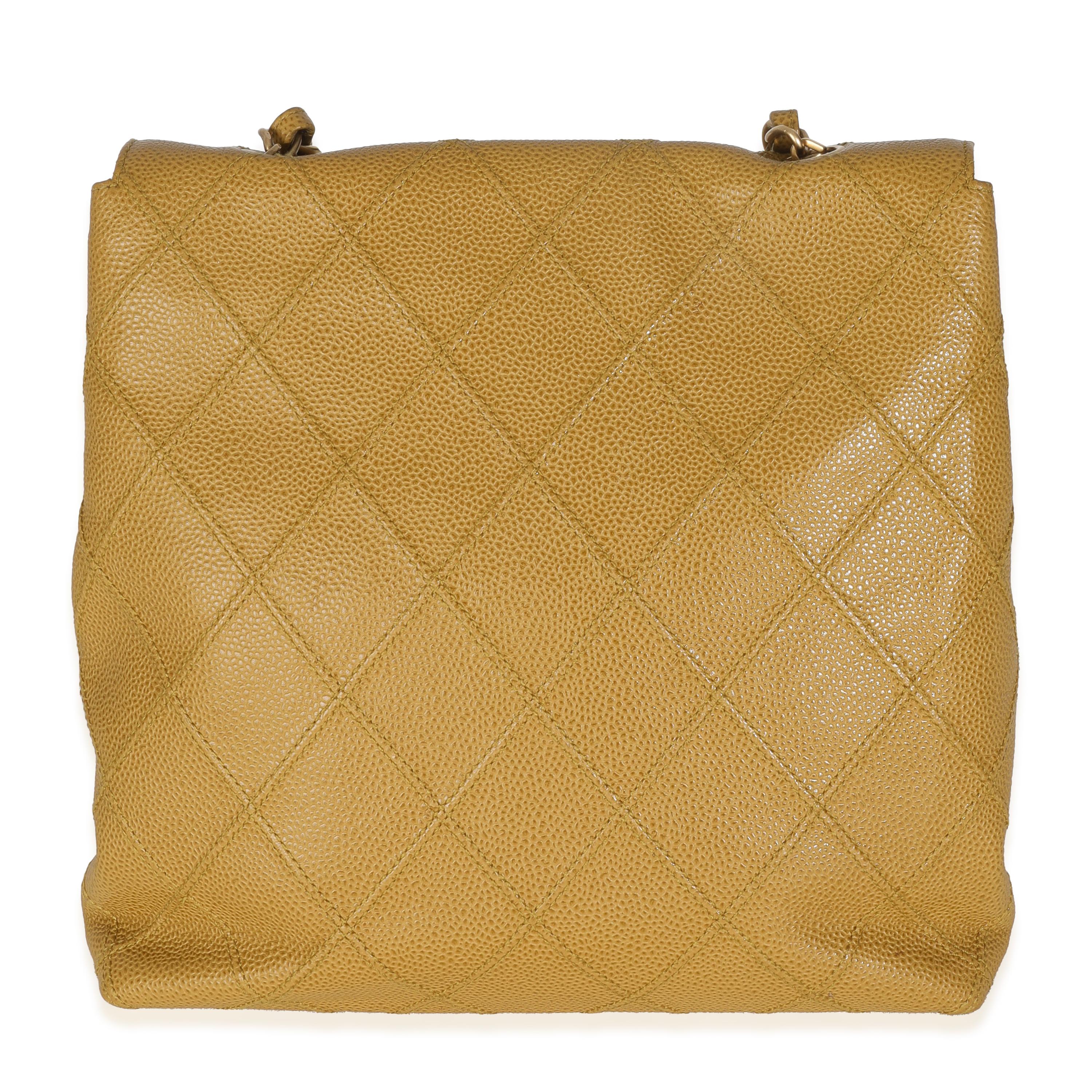 Titre de la liste : Chanel Beige Quilted Caviar Chain Flap Shoulder Bag
SKU : 147386
Condit : Usagé 
Condition du sac à main : Bon
Commentaires sur l'état : L'article est en bon état avec des signes apparents d'usure.  Effilochage mineur le long de