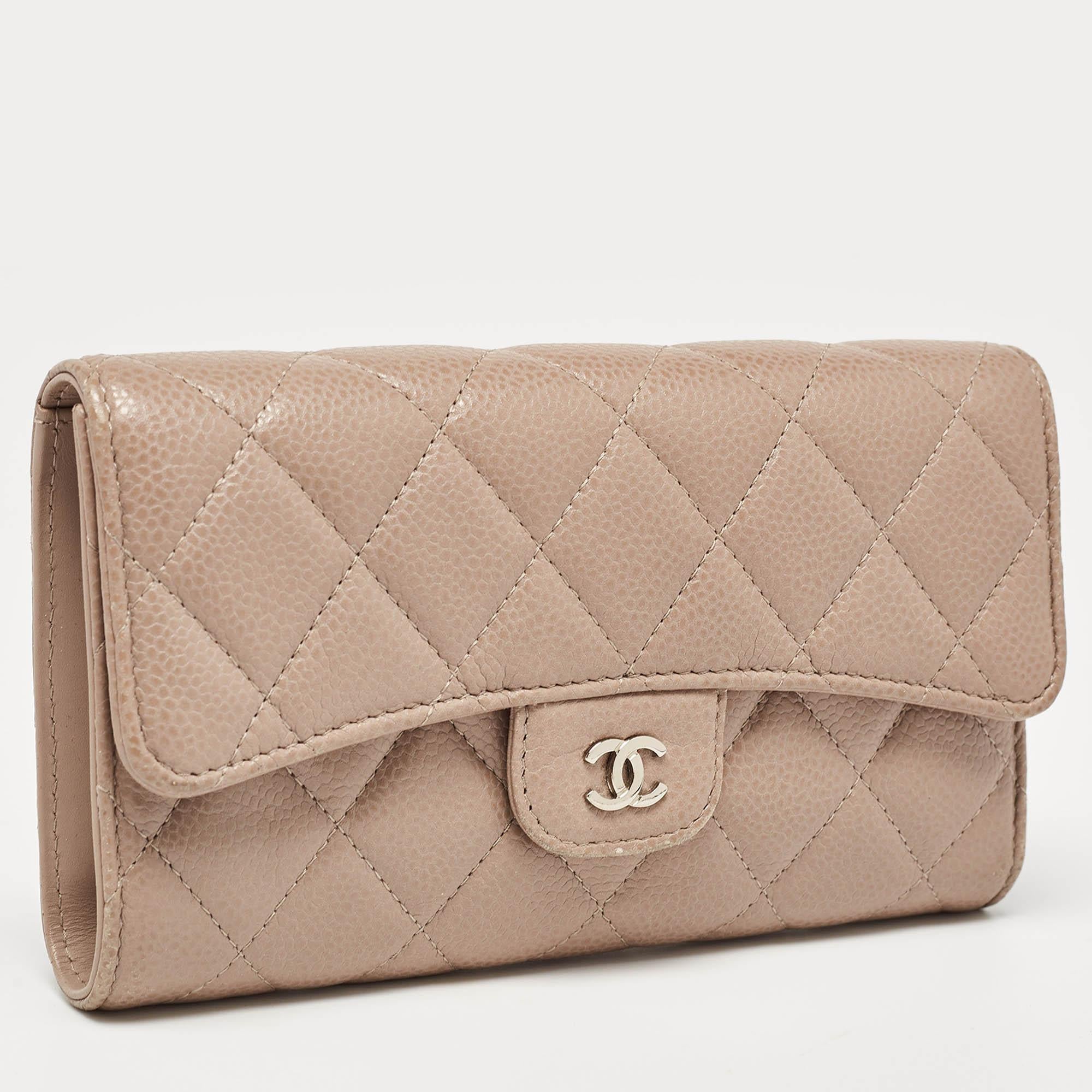 Chanel Beige Quilted Caviar Leather CC Trifold Continental Wallet In Good Condition For Sale In Dubai, Al Qouz 2