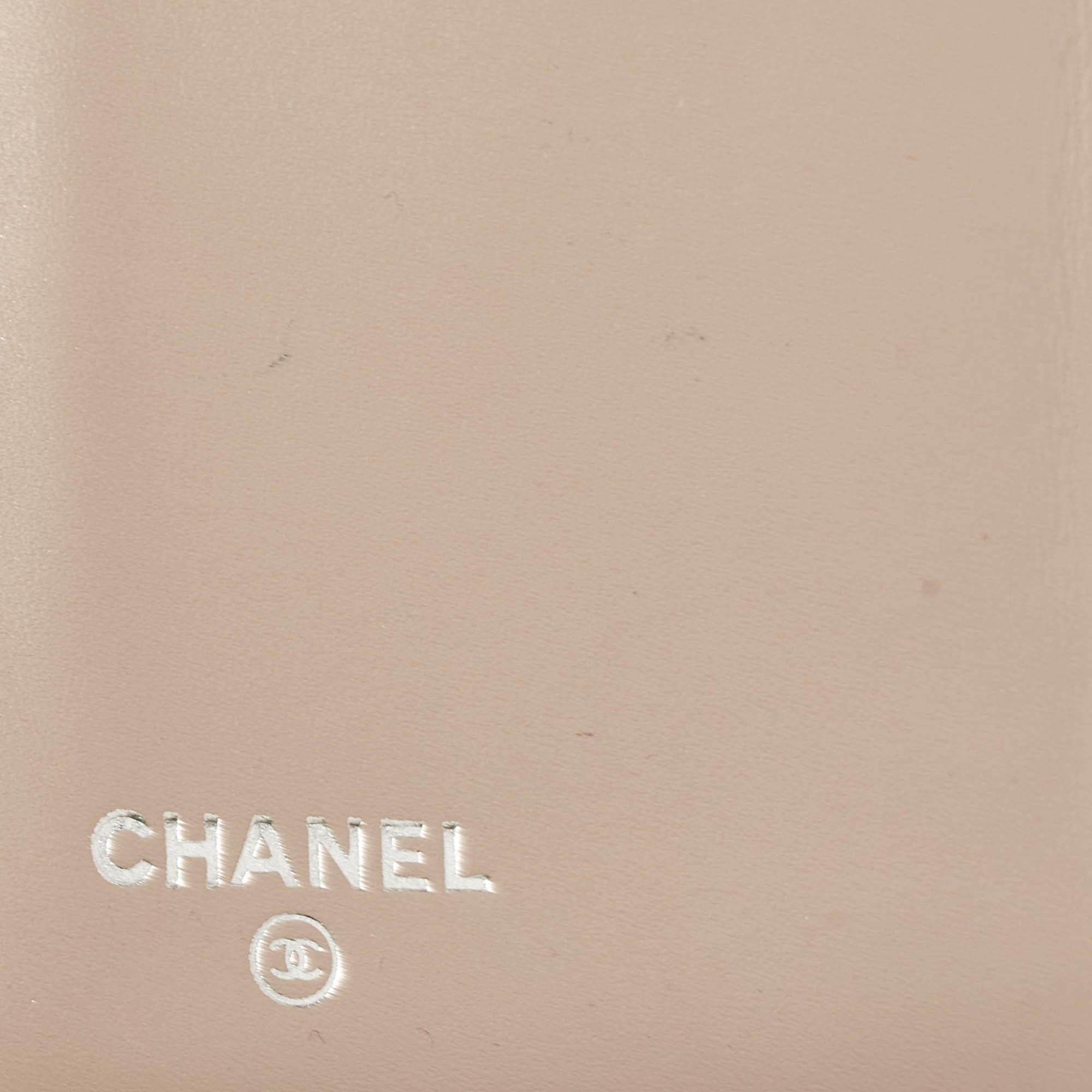 Chanel Beige Quilted Caviar Leather CC Trifold Continental Wallet For Sale 3