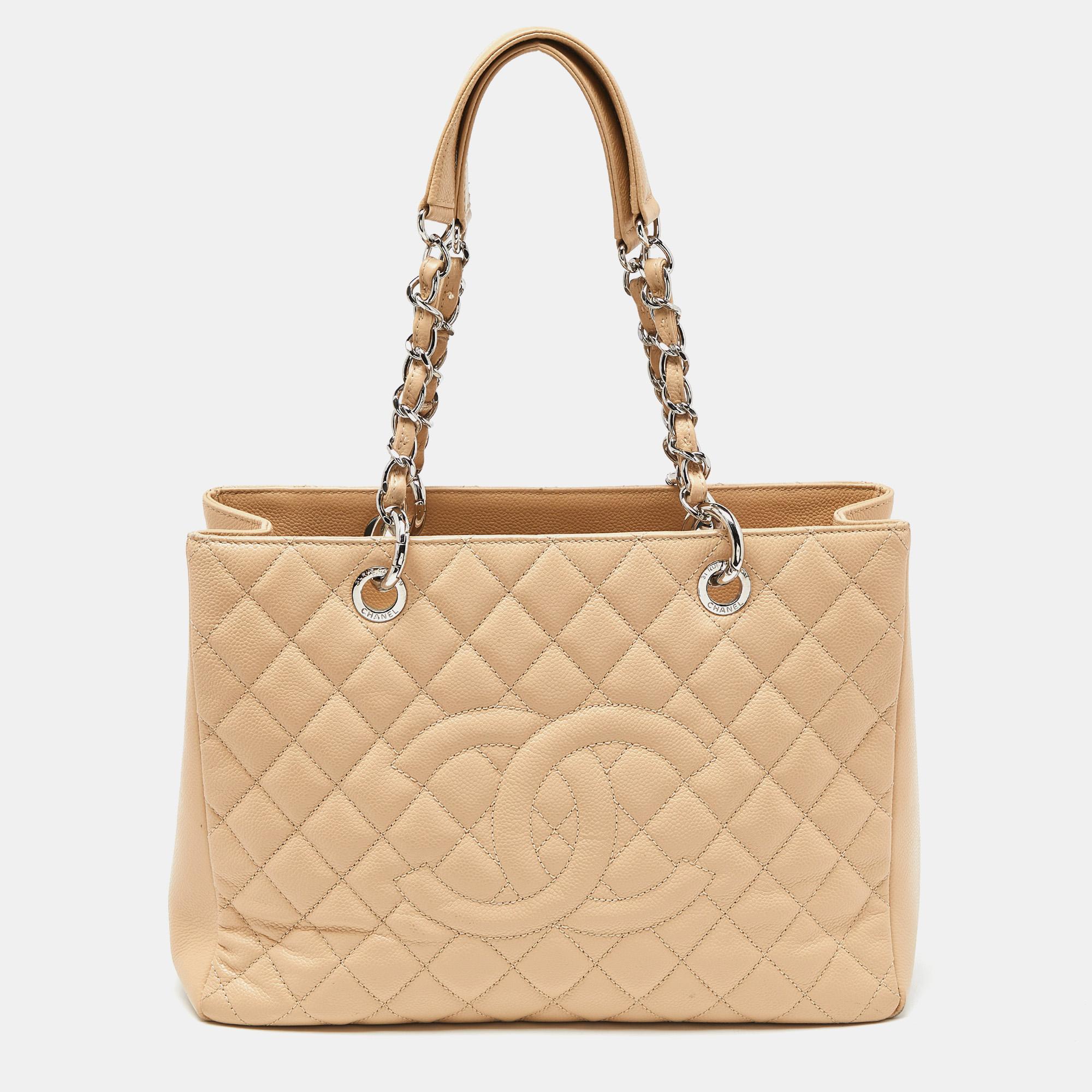 Crafted from quality materials, your wardrobe is missing out on this beautifully made Chanel shopper bag. Look your fashionable best in any outfit with this stylish bag that promises to elevate your ensemble.

Includes: Authenticity Card, Info