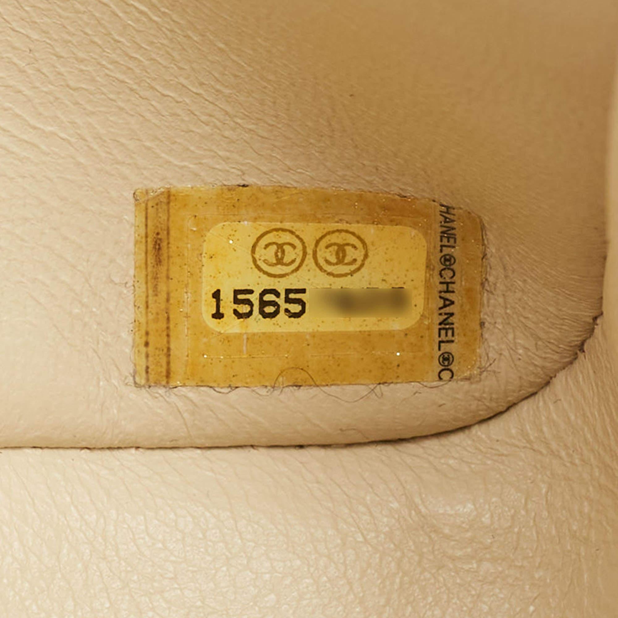 Chanel Beige gesteppte Kaviarfarbene Jumbo Classic Double Flap Tasche aus Leder im Angebot 4