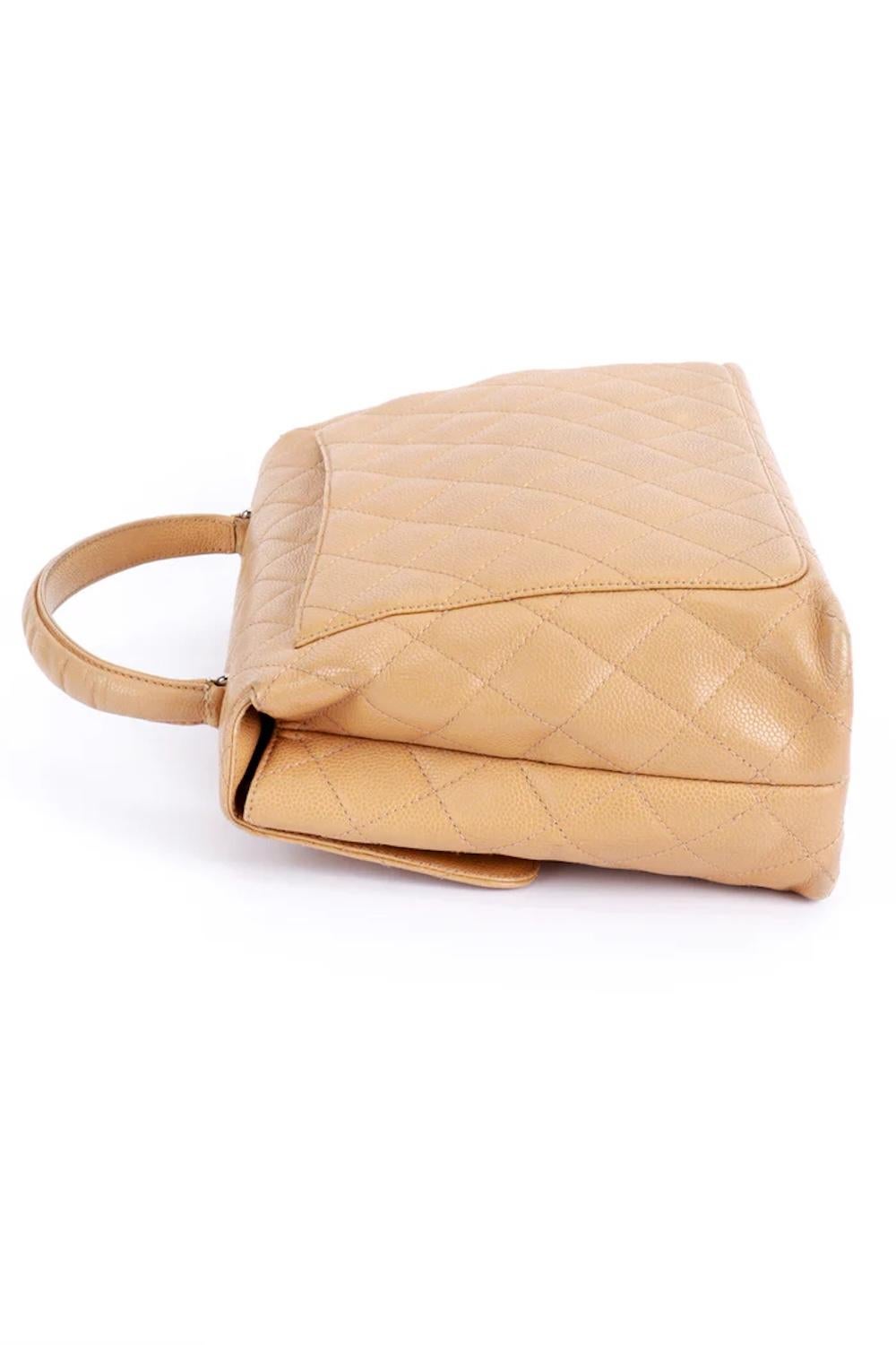Chanel Beige Quilted Caviar Leather Kelly Handbag In Good Condition For Sale In Montreal, Quebec