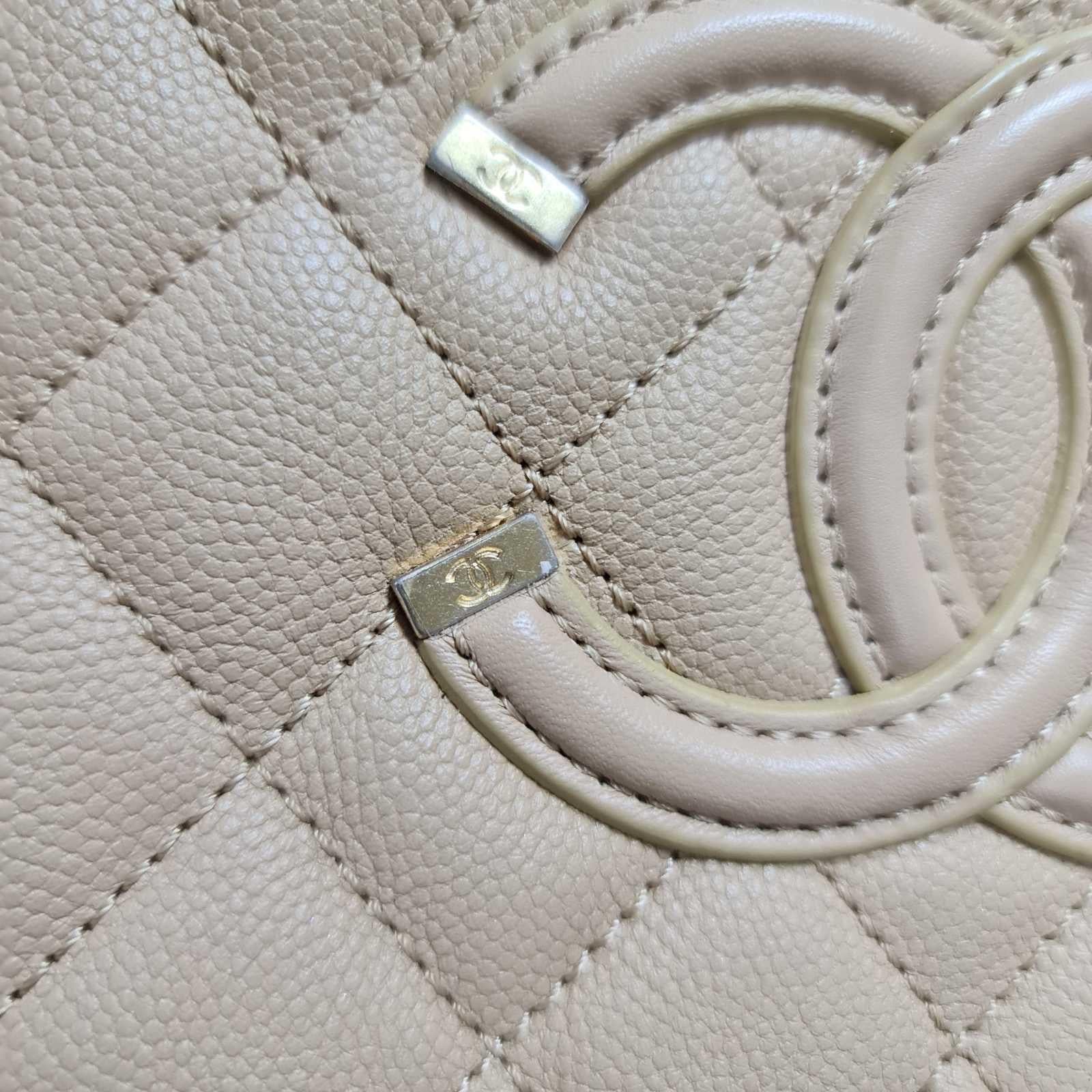 Chanel Beige Quilted Caviar Leather Medium CC Filigree Vanity Case Bag 3