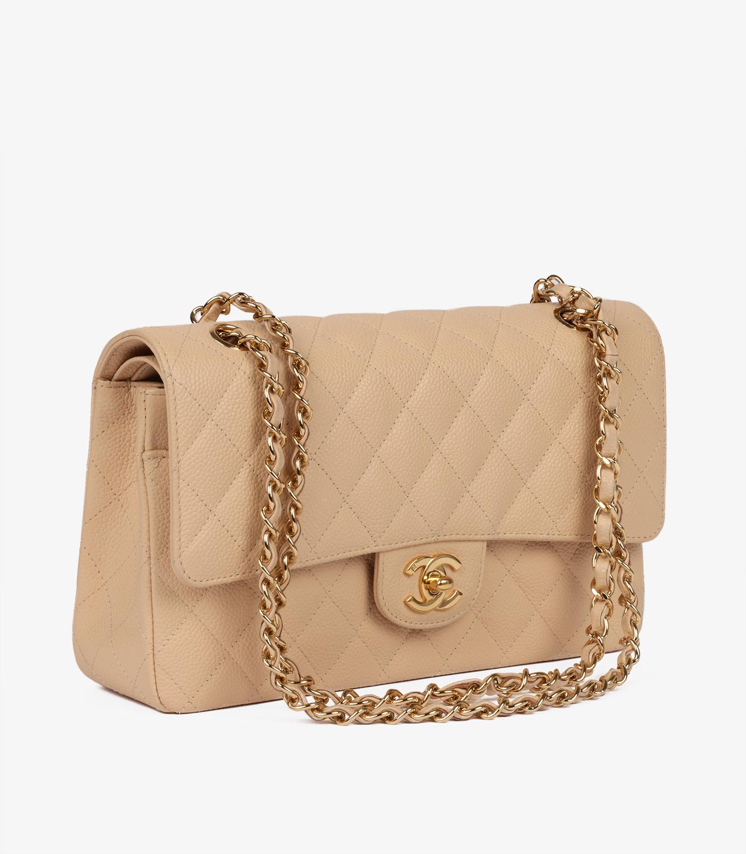 Bolso Chanel Beige Acolchado Piel Caviar Clásico Mediano Doble Solapa en Excelente Estado en Bishop's Stortford, Hertfordshire