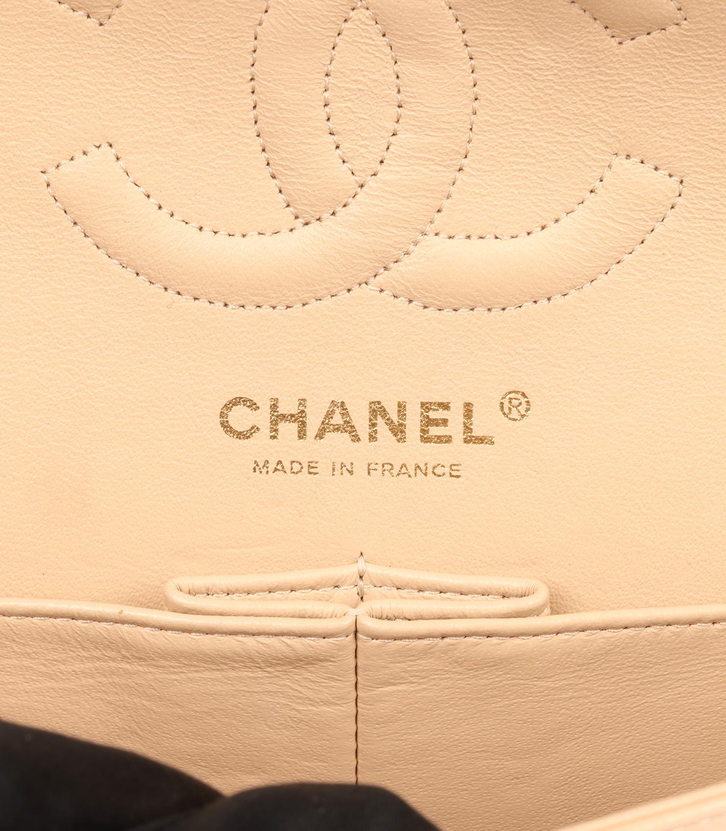 Chanel Beige Gesteppte Kaviar Leder Medium Classic Double Flap Tasche im Angebot 4