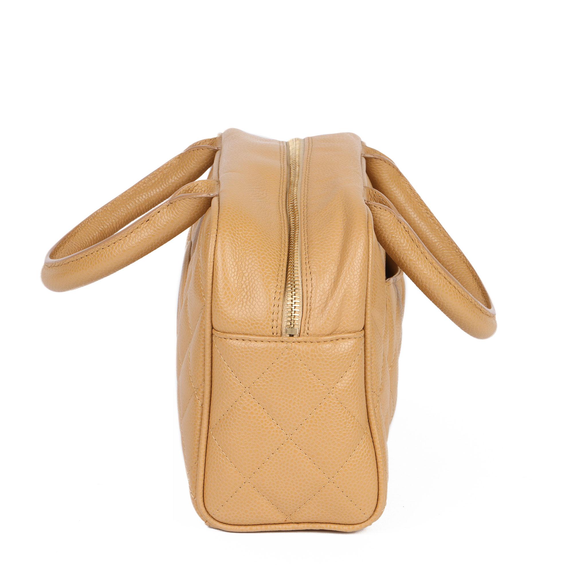 Chanel Mini Boston de Piel de Caviar Acolchada Beige en Excelente Estado en Bishop's Stortford, Hertfordshire