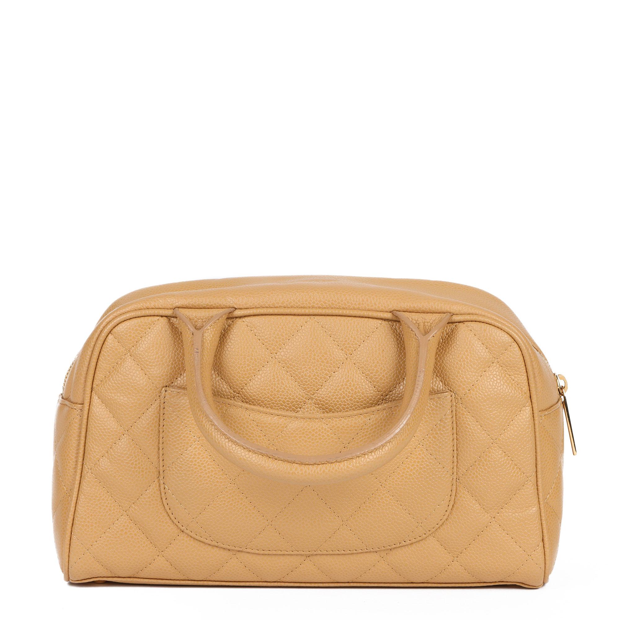 De las mujeres Chanel Mini Boston de Piel de Caviar Acolchada Beige