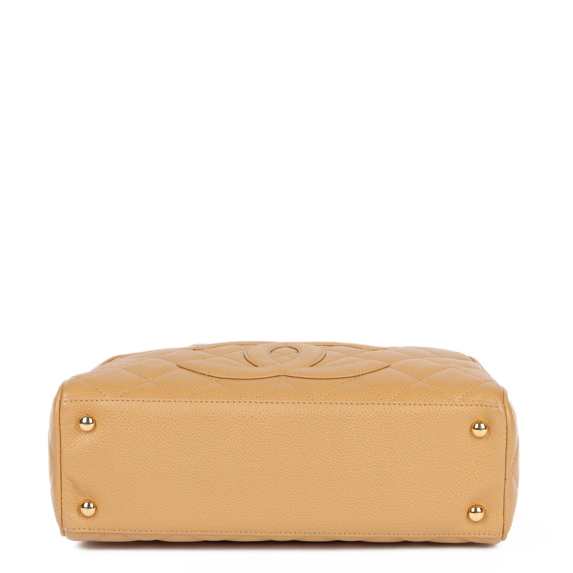 Chanel Mini Boston de Piel de Caviar Acolchada Beige 1