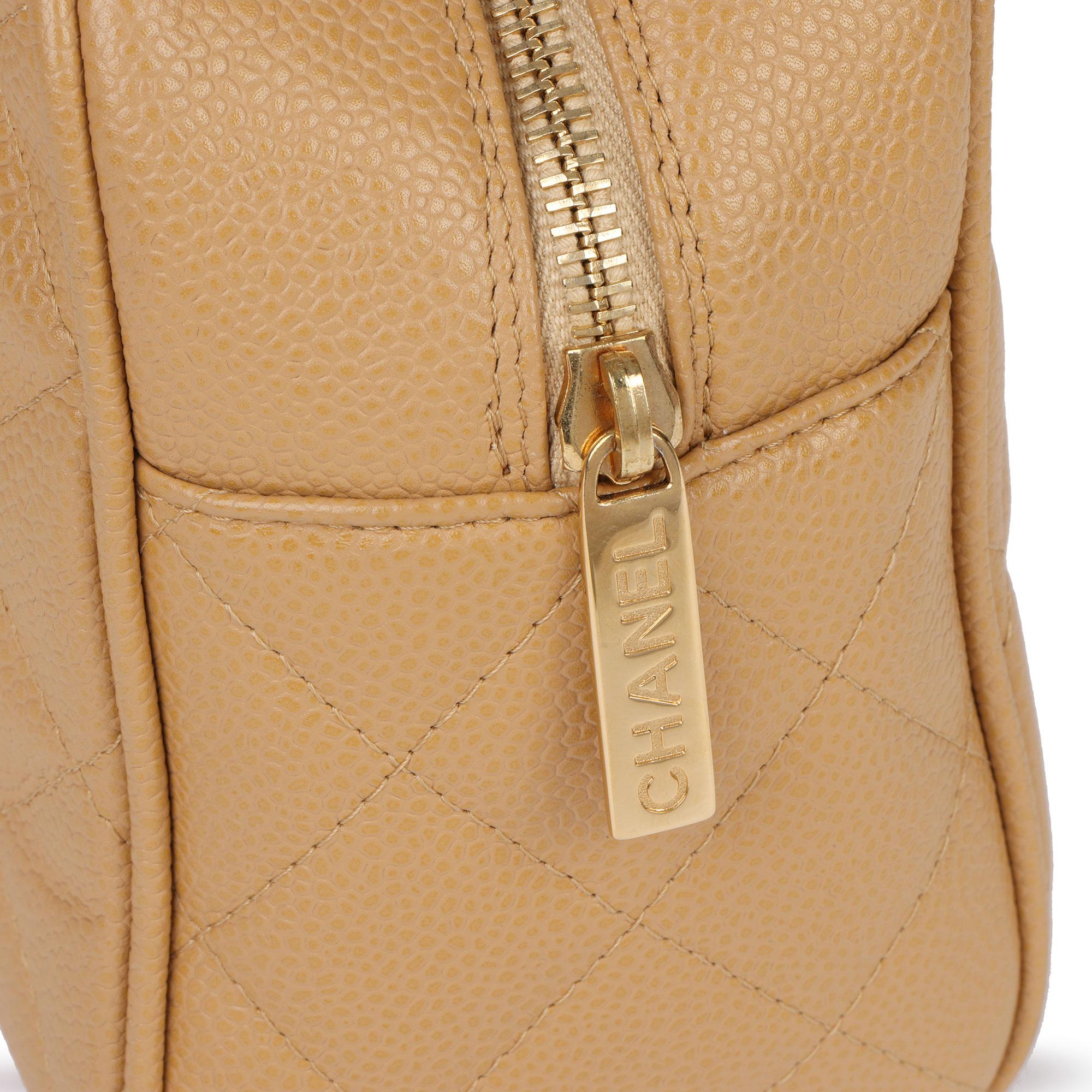 Chanel Mini Boston de Piel de Caviar Acolchada Beige 3