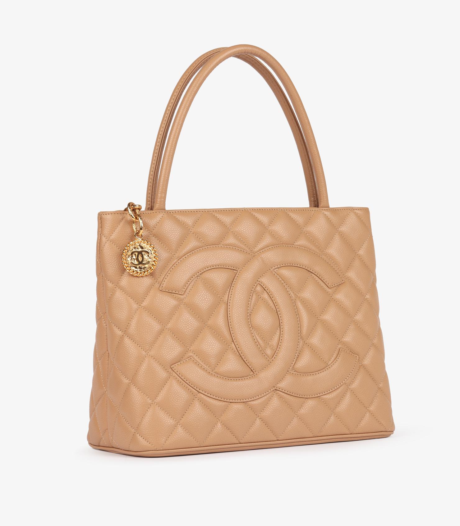 Chanel Beige Gesteppte Kaviar Leder Vintage Medaillon Tote im Zustand „Hervorragend“ im Angebot in Bishop's Stortford, Hertfordshire