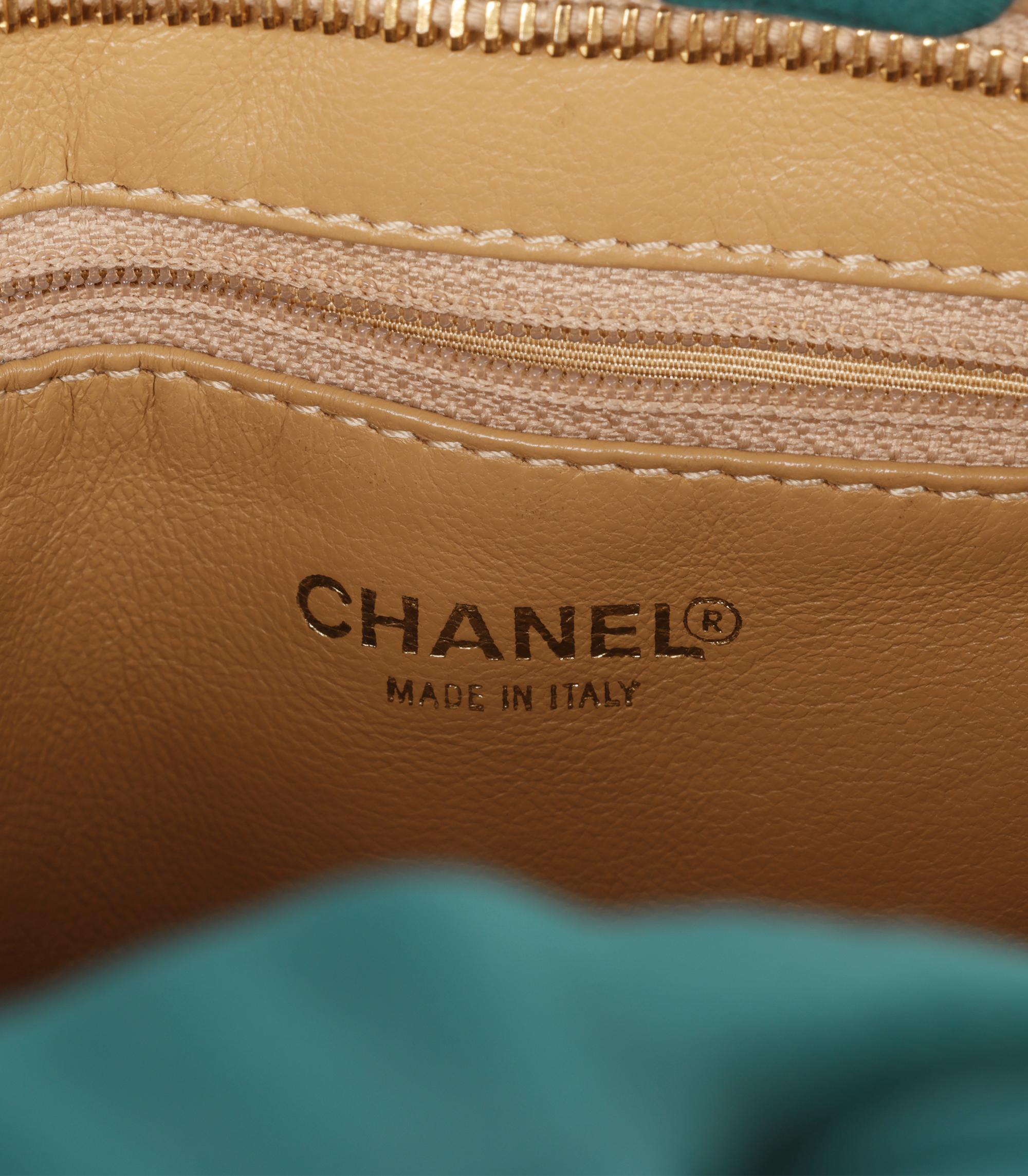 Chanel Beige Gesteppte Kaviar Leder Vintage Medaillon Tote im Angebot 4