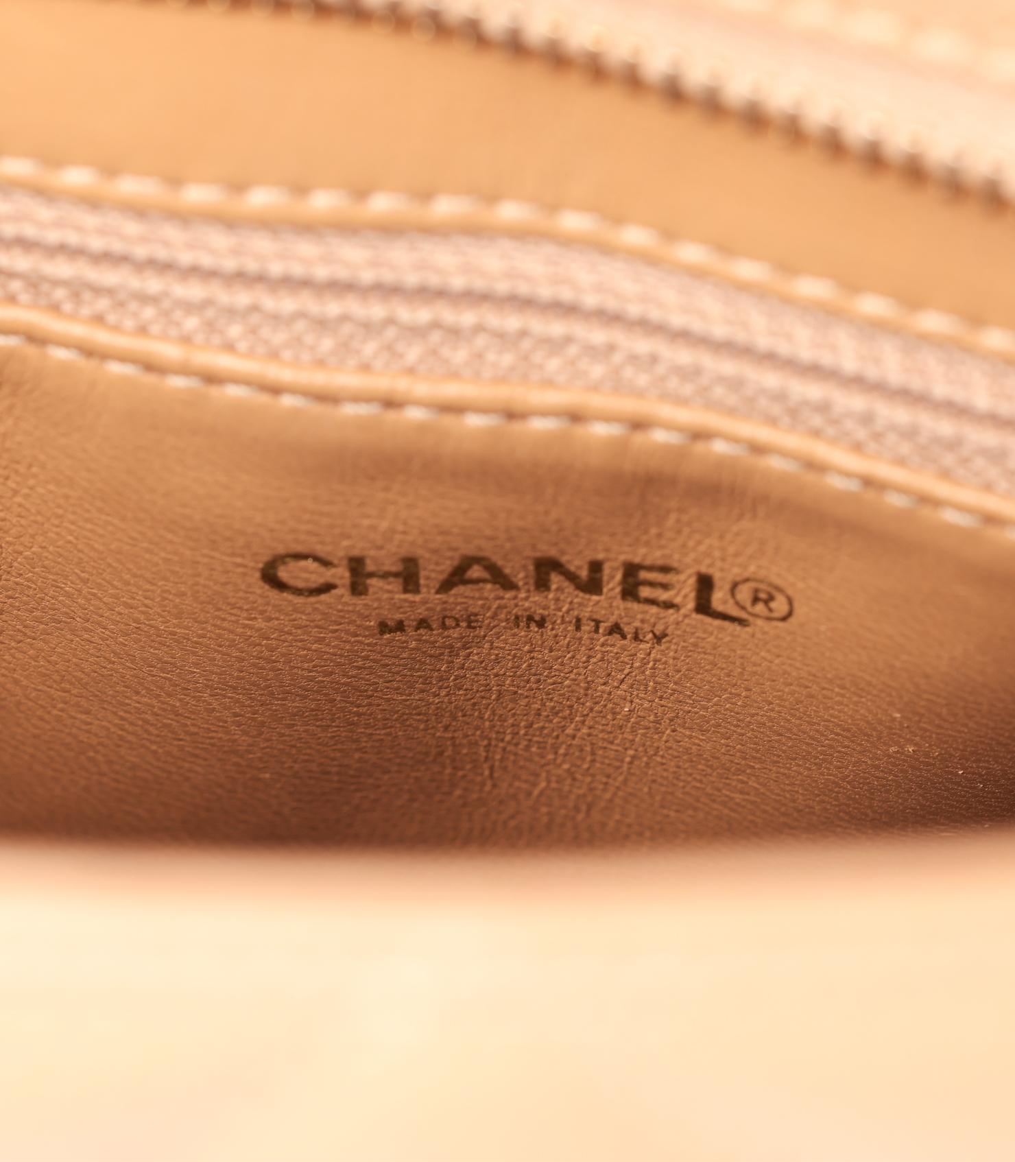 Chanel Beige Gesteppte Kaviar Leder Vintage Medaillon Tote im Angebot 4