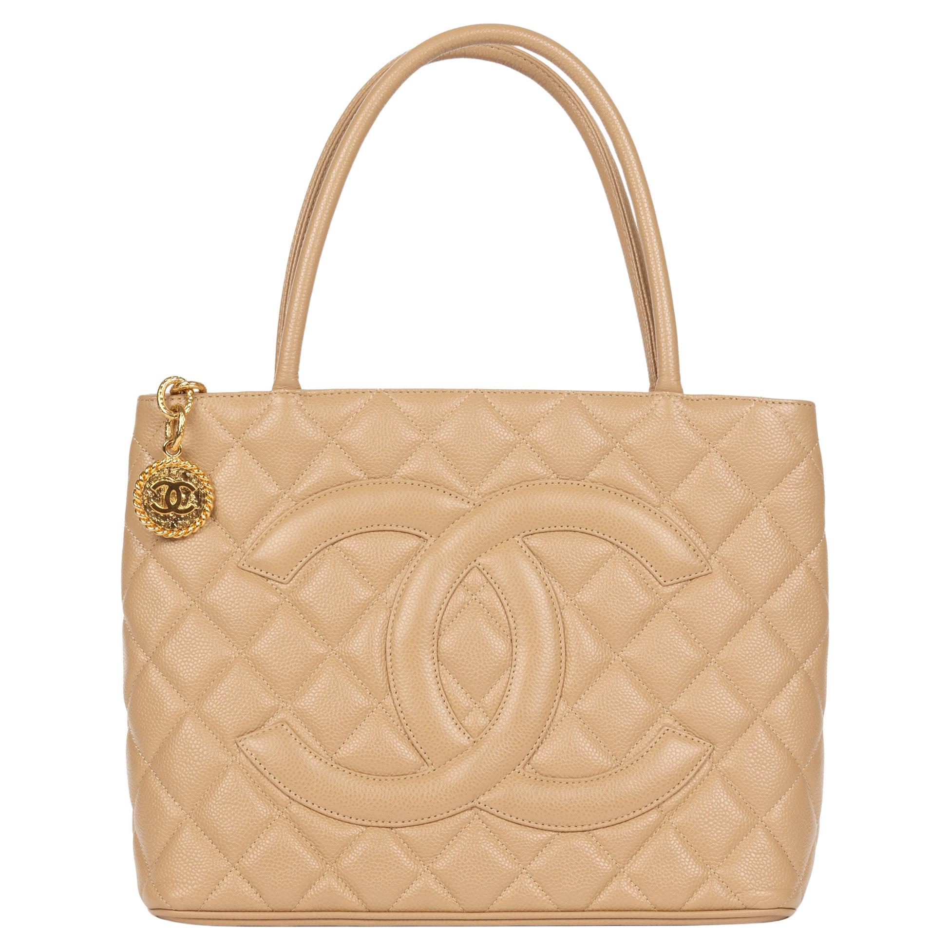 Chanel Beige Gesteppte Kaviar Leder Vintage Medaillon Tote im Angebot