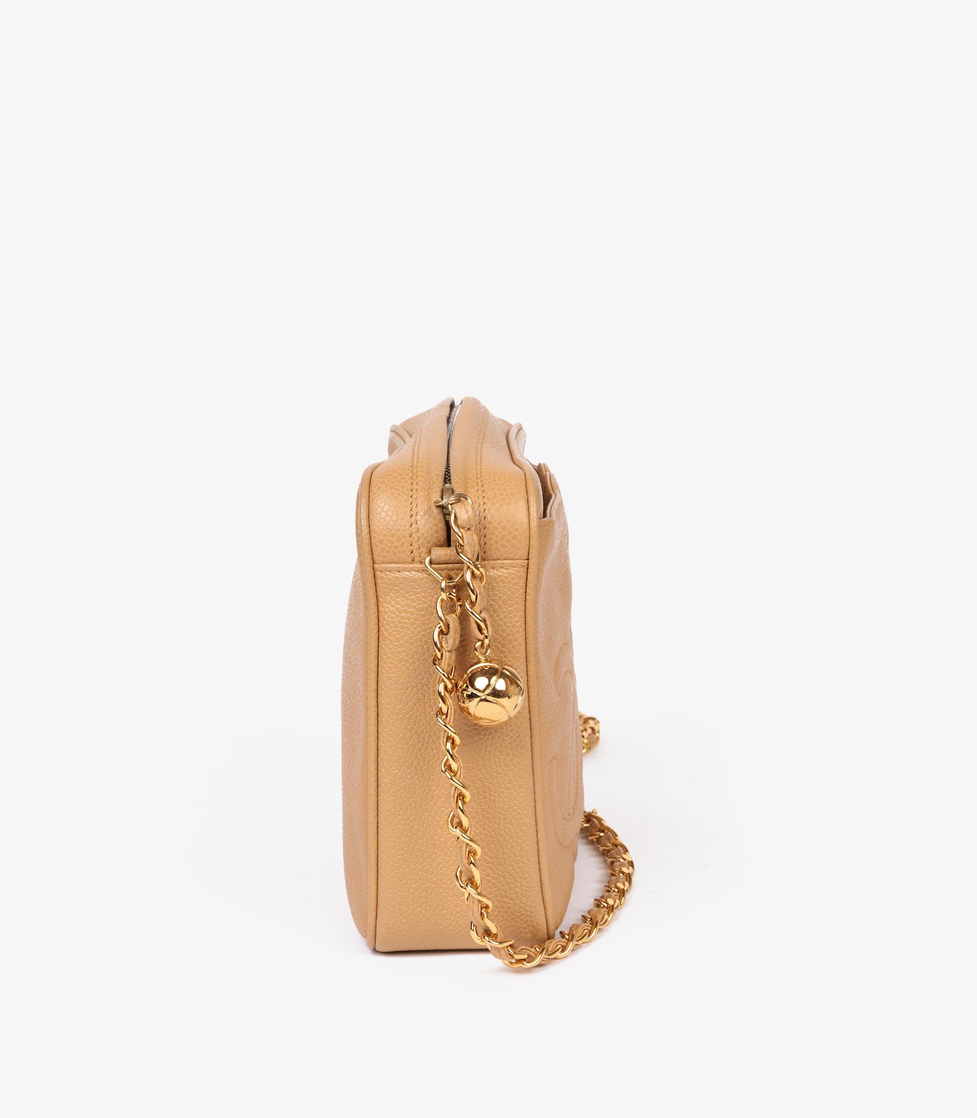 Femenino o masculino Chanel Beige Quilted Caviar Leather Vintage Small Triple Logo Camera Bag en venta