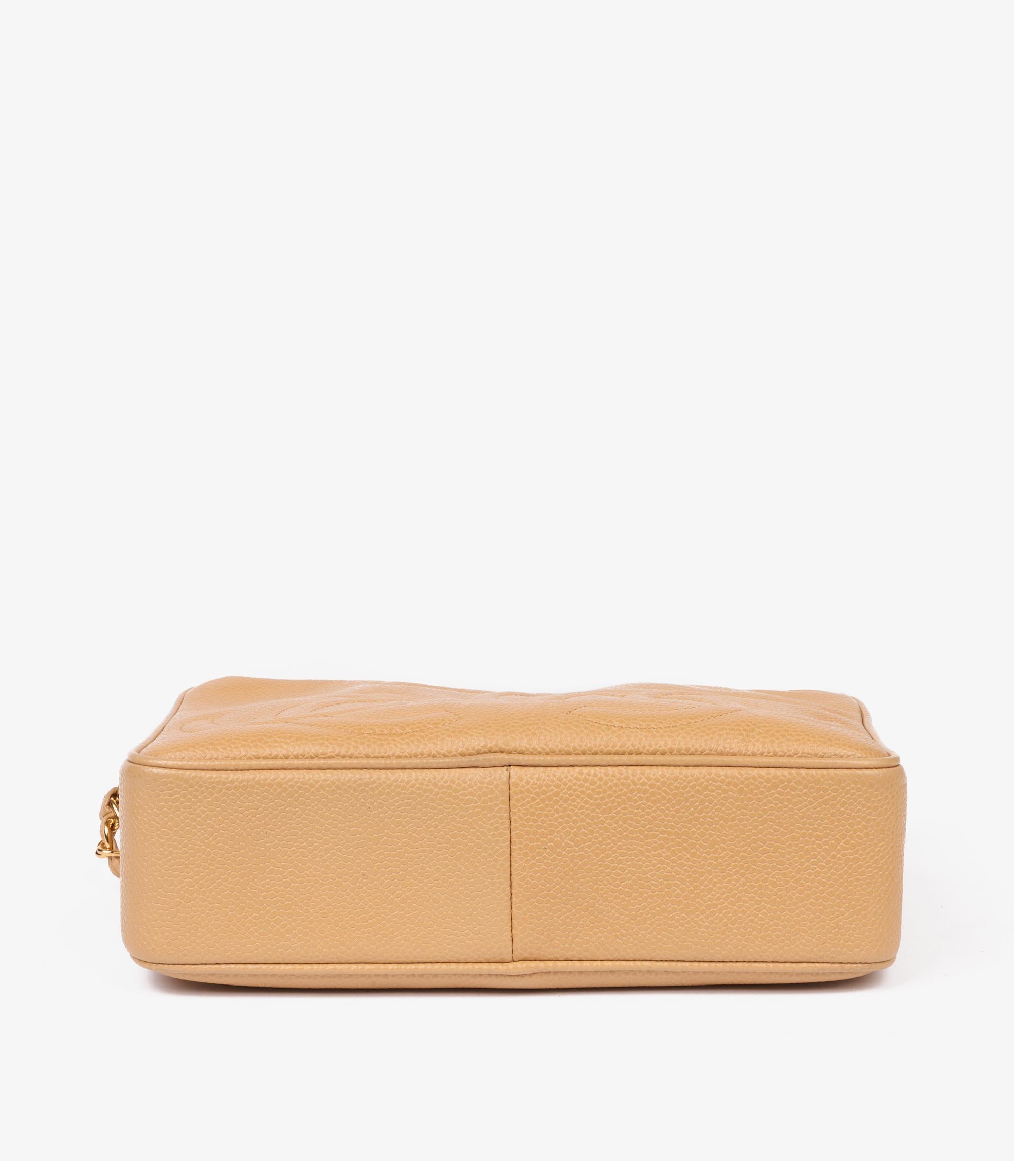 Chanel Beige Quilted Caviar Leather Vintage Small Triple Logo Camera Bag en venta 3
