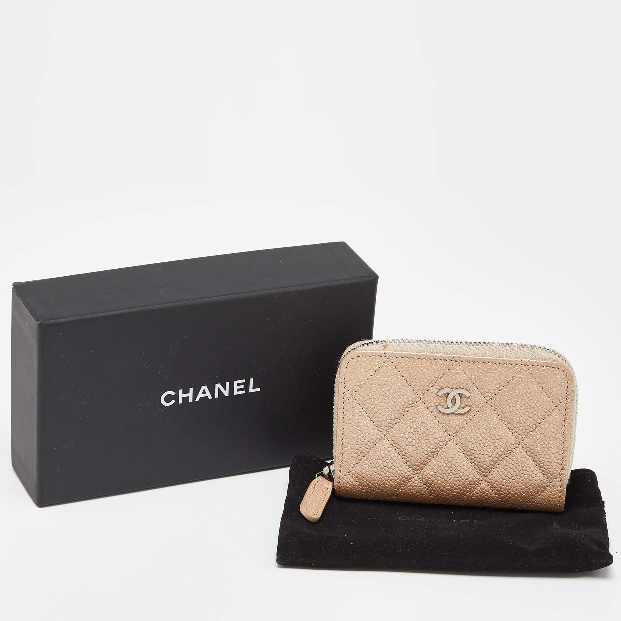 Chanel Beige Quilted Caviar Leather Zip Around Coin Purse In Excellent Condition For Sale In Dubai, Al Qouz 2