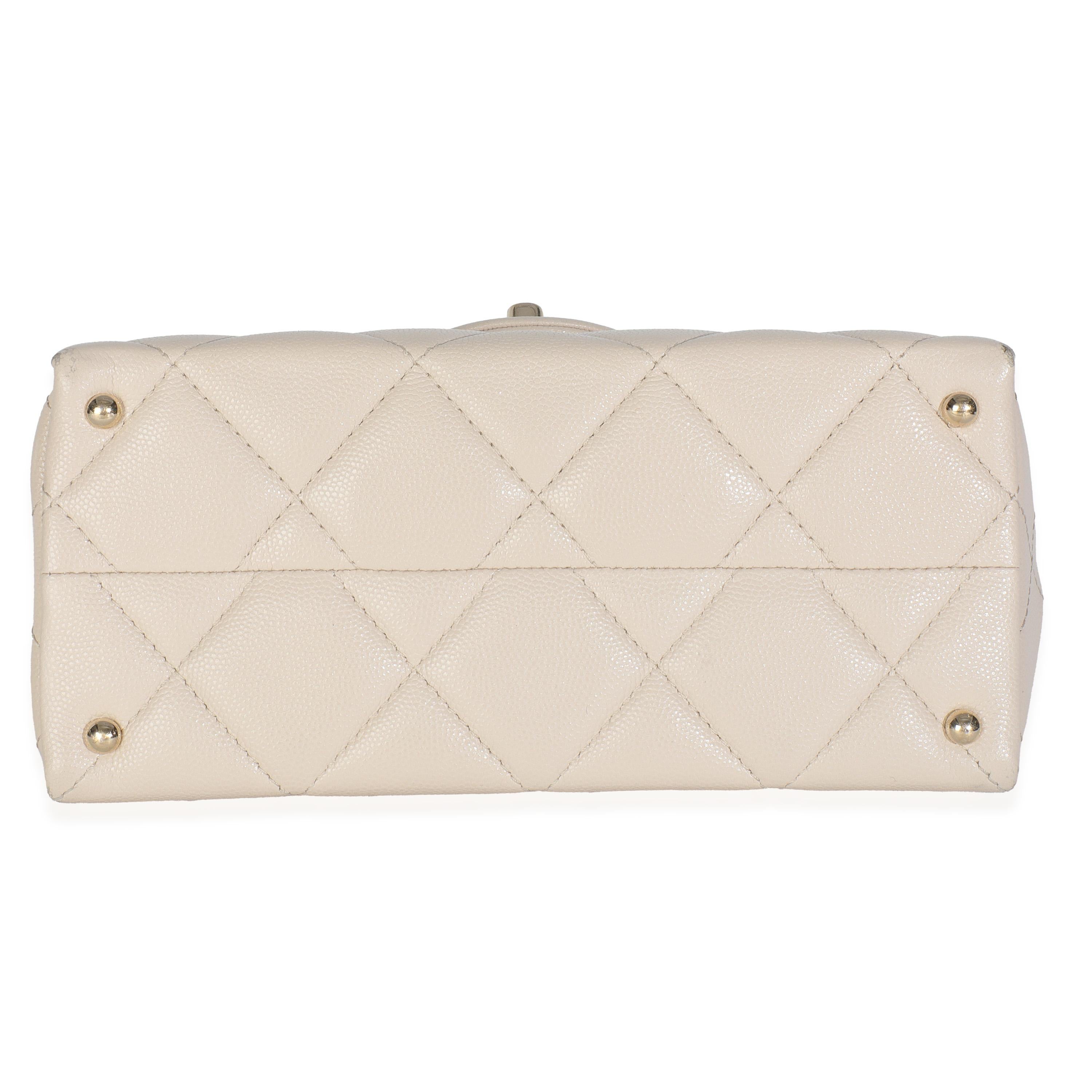 Chanel Beige Quilted Caviar Mini Retro Twist Top Handle Flap Bag en vente 1