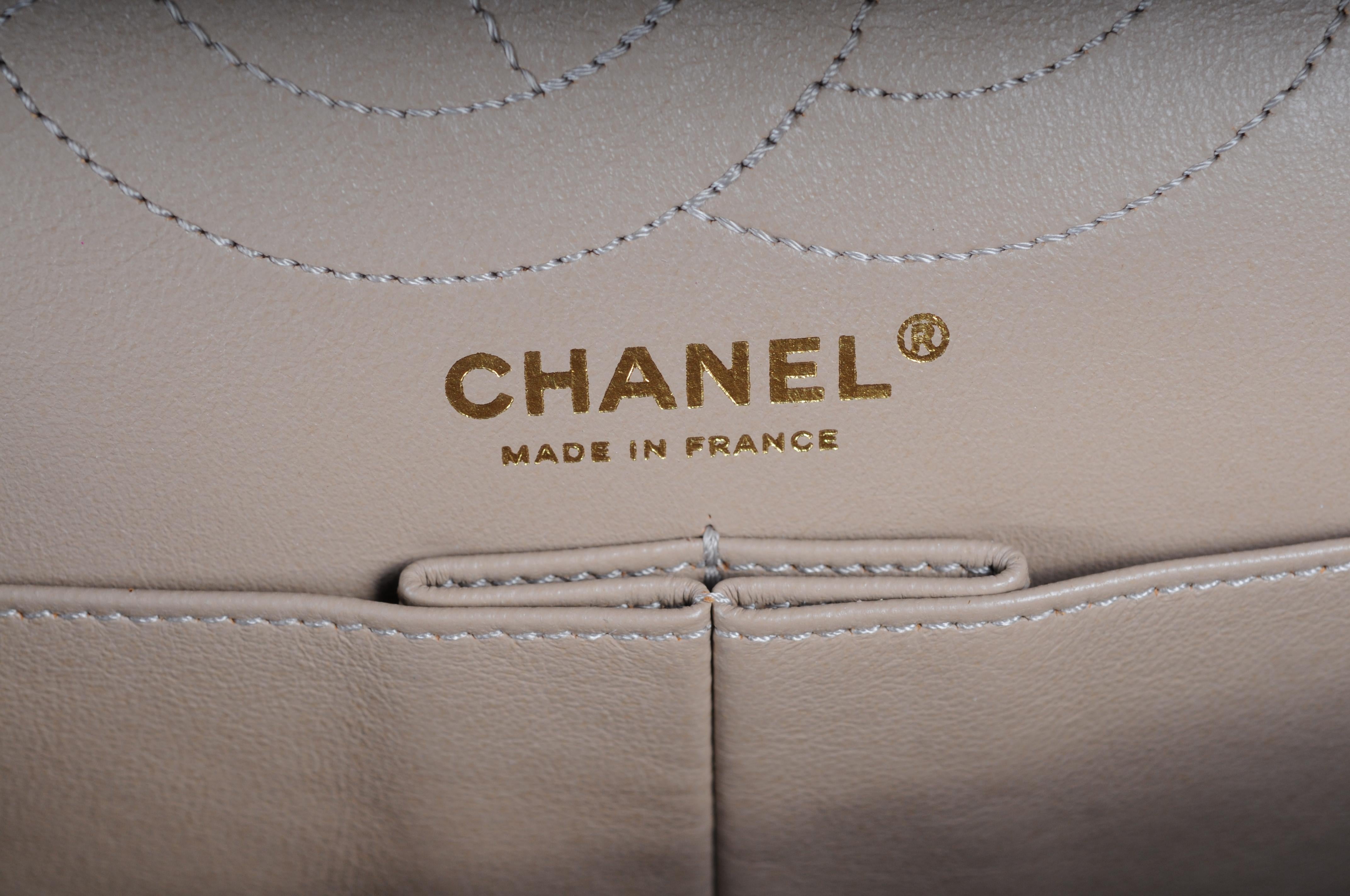 Chanel Beige gesteppte Kaviar Nubuck Leder Reissue 2.55 Classic 226 Klappentasche im Angebot 10