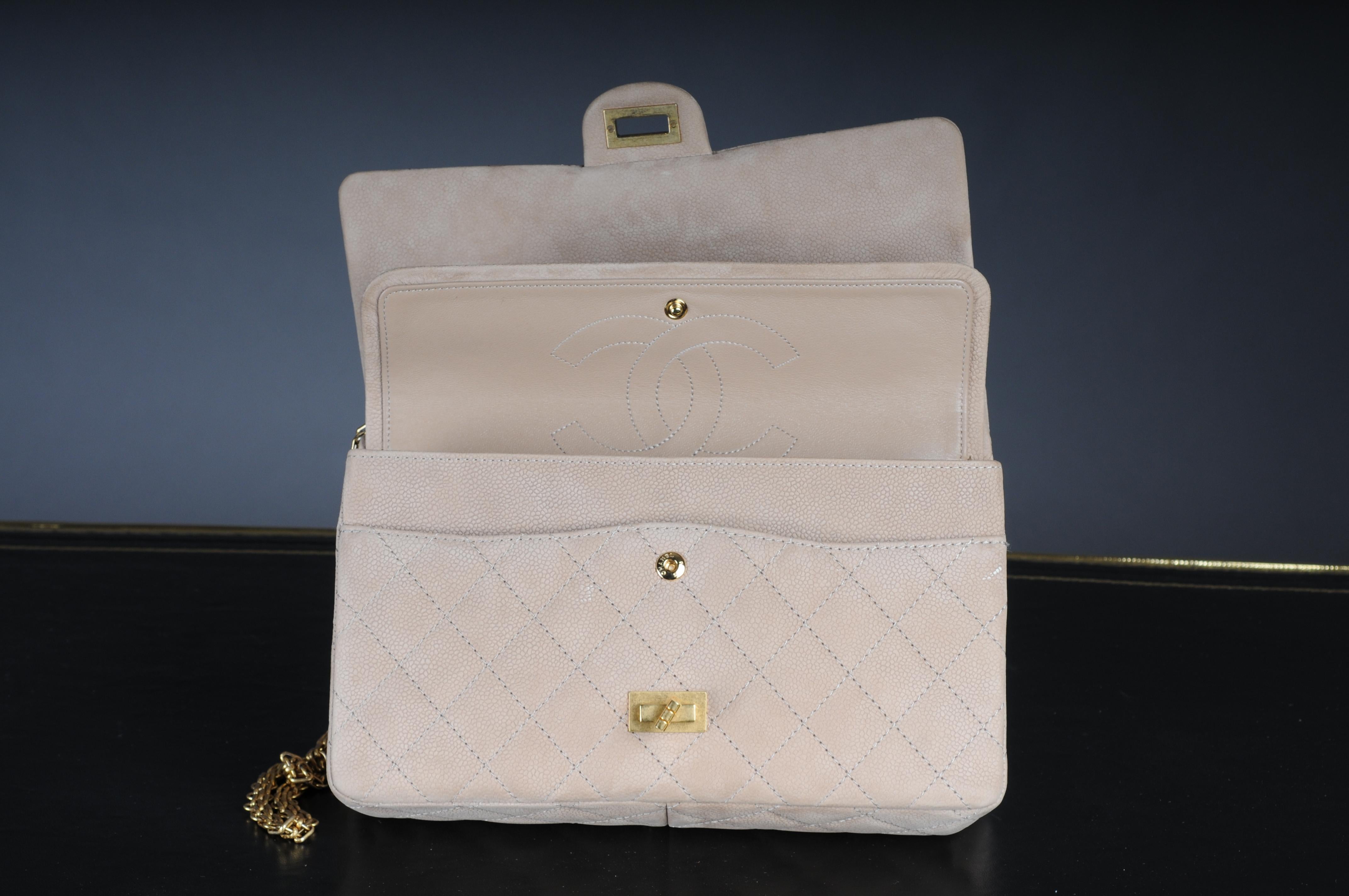Chanel beige quilted caviar nubuck leather Reissue 2.55 Classic 226 Flap Bag For Sale 11